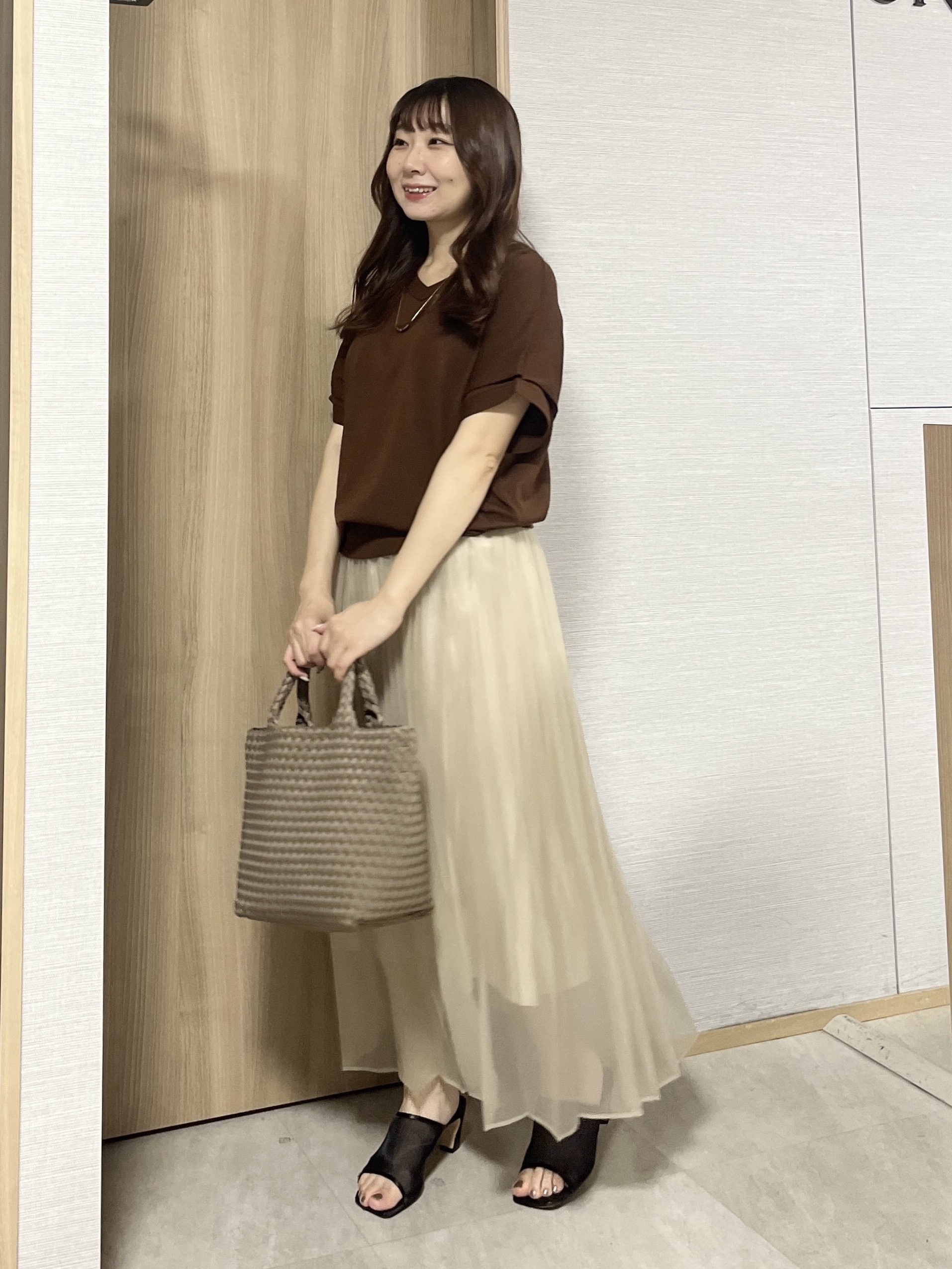 KAHOさんの「UNTITLED｜【肌に張りつきにくい/前後2WAY】ドライタッチコットンプルオーバー」を使ったコーディネート