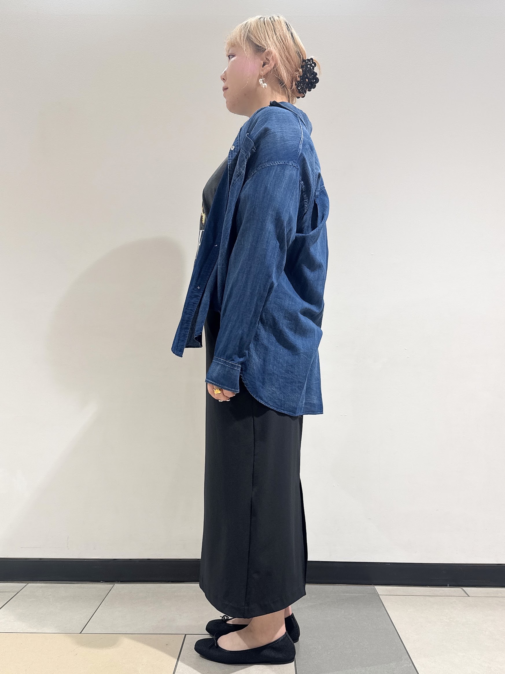 なかもとあきさんの「DRESSTERIOR｜【涼しく着映え】シアーデニムシャツ」を使ったコーディネート