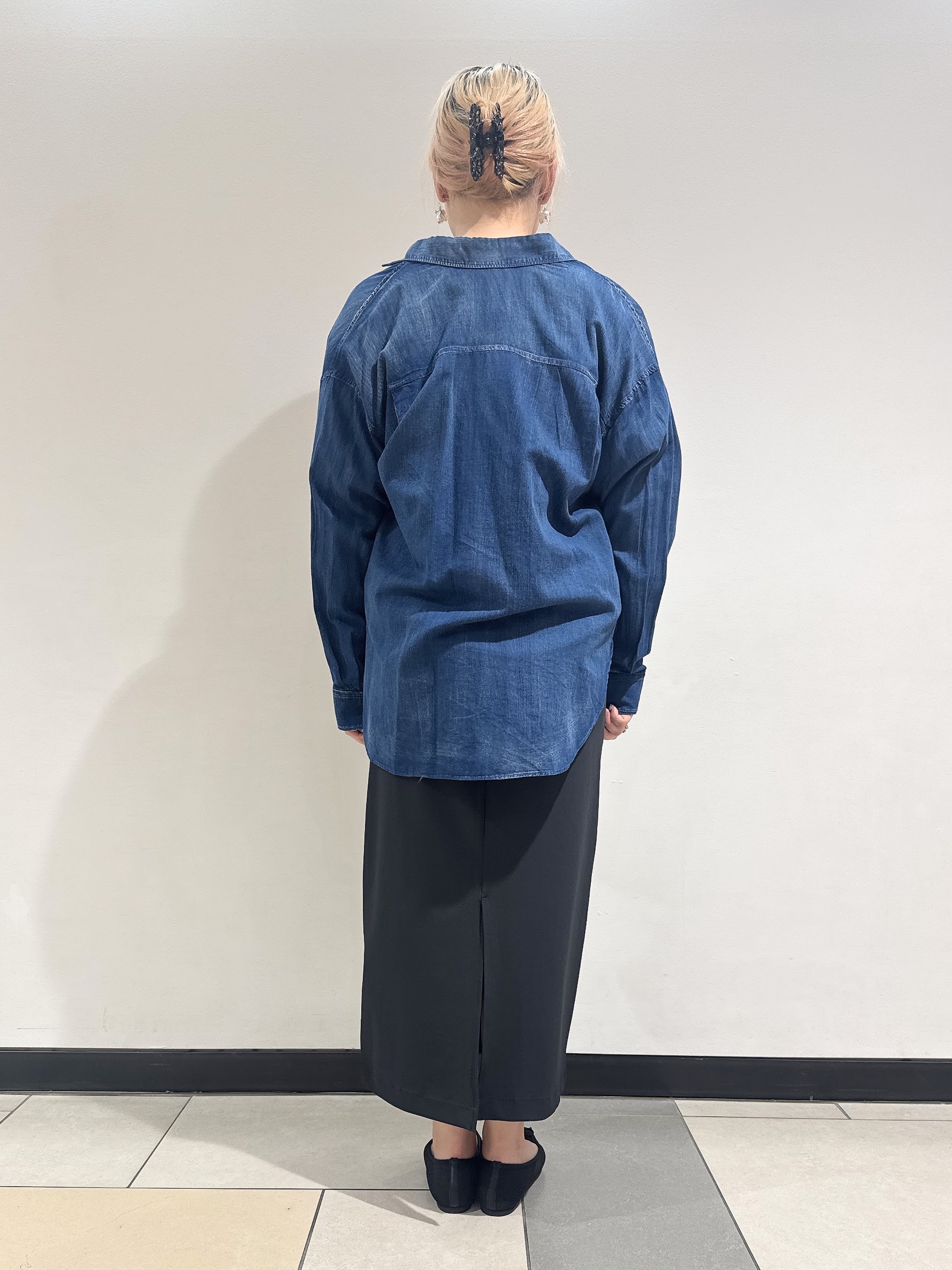 なかもとあきさんの「DRESSTERIOR｜【涼しく着映え】シアーデニムシャツ」を使ったコーディネート