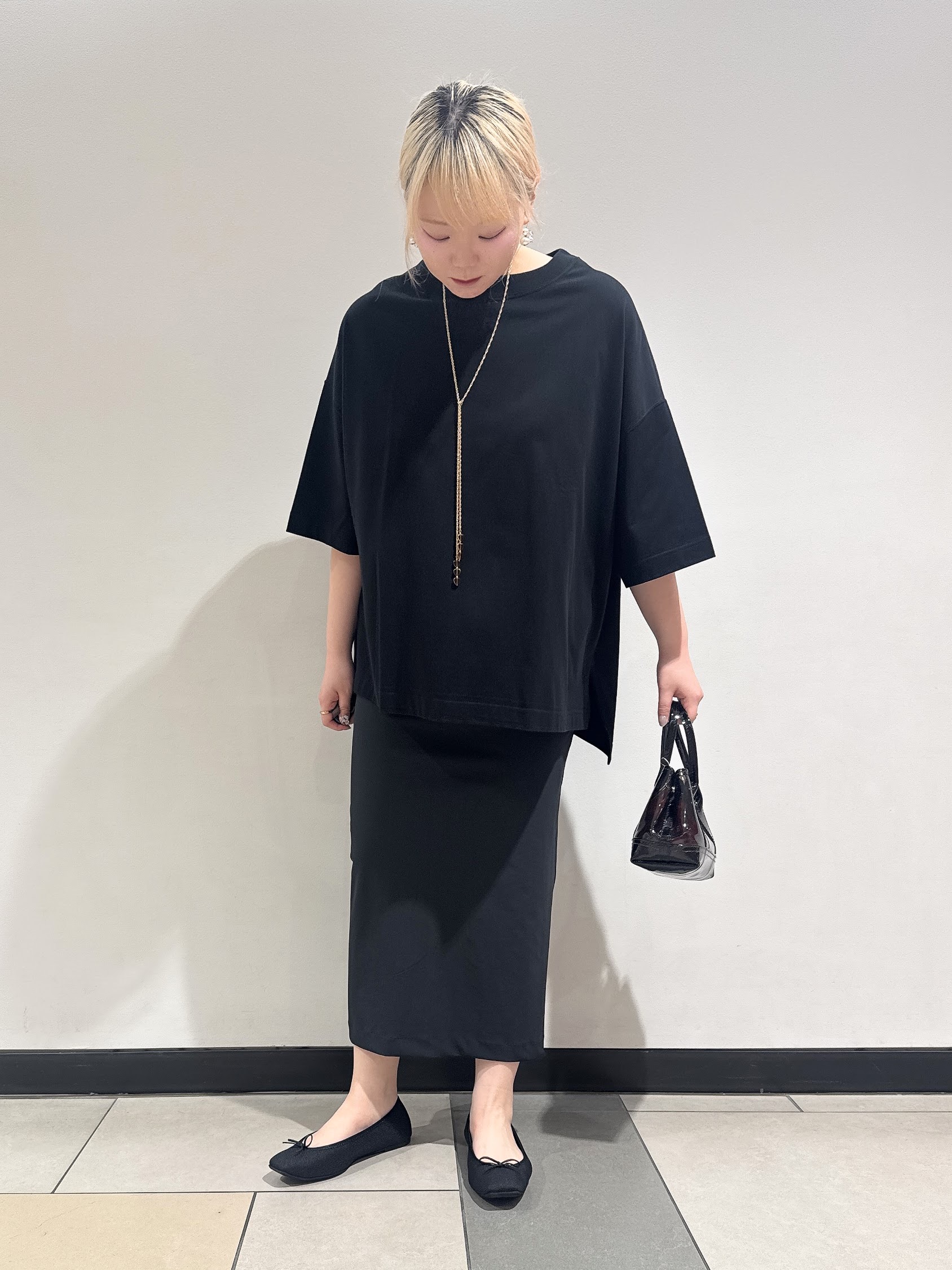 なかもとあきさんの「DRESSTERIOR｜◆COGTHEBIGSMOKE（コグ ザ ビッグスモーク）【別注】DELTA Tシャツ」を使ったコーディネート