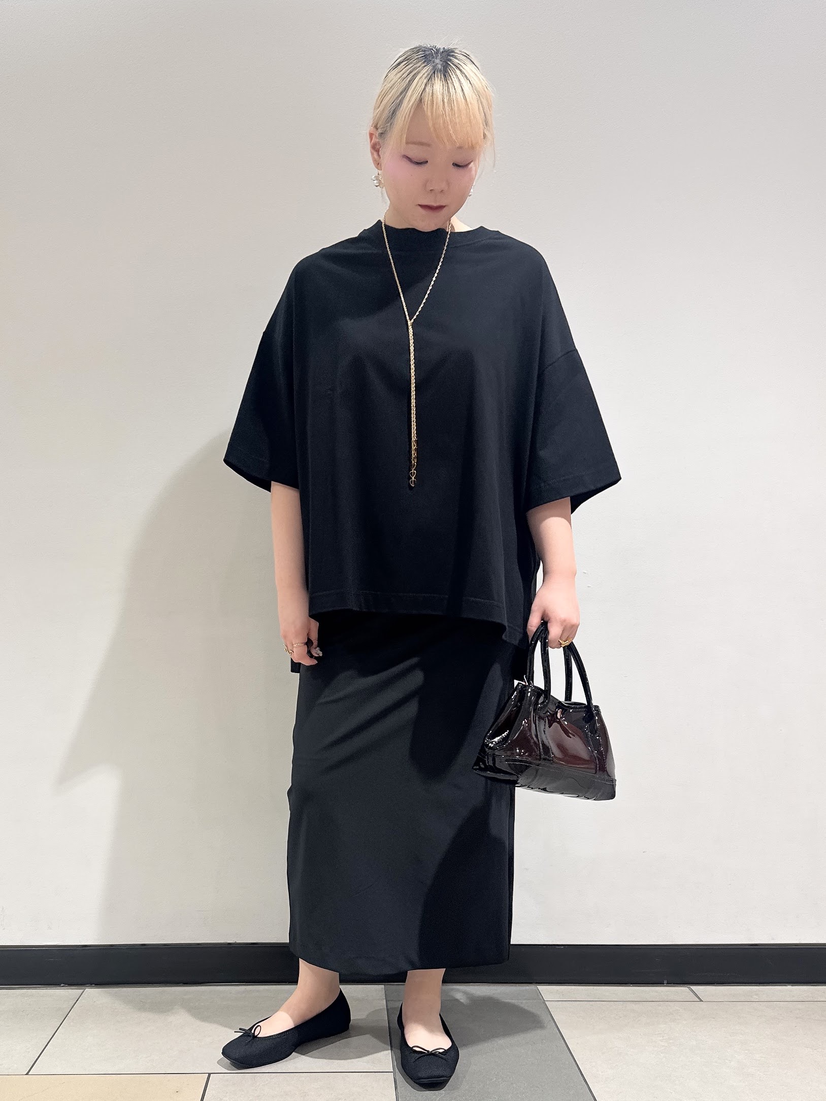 なかもとあきさんの「DRESSTERIOR｜◆COGTHEBIGSMOKE（コグ ザ ビッグスモーク）【別注】DELTA Tシャツ」を使ったコーディネート