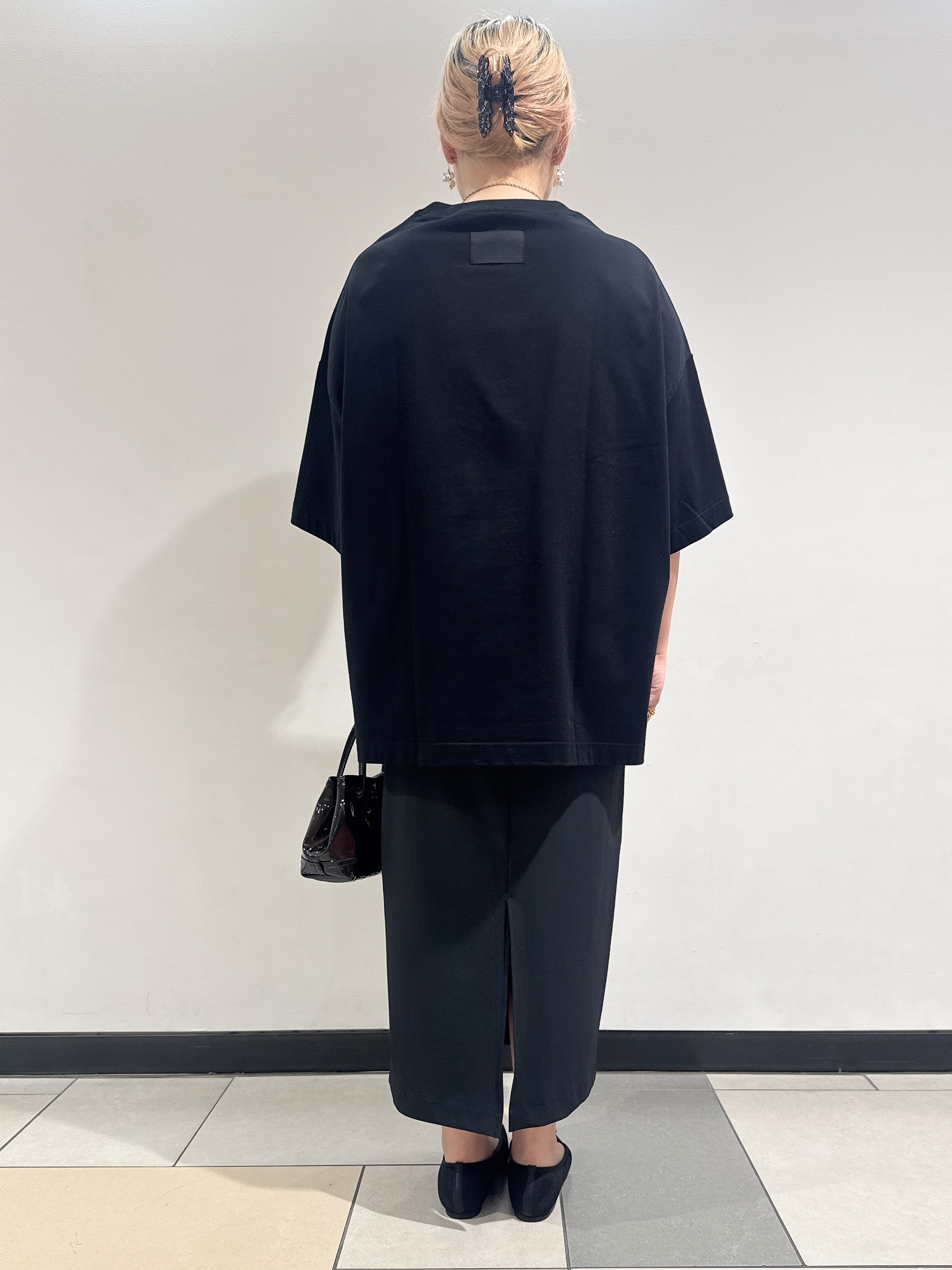 なかもとあきさんの「DRESSTERIOR｜◆COGTHEBIGSMOKE（コグ ザ ビッグスモーク）【別注】DELTA Tシャツ」を使ったコーディネート