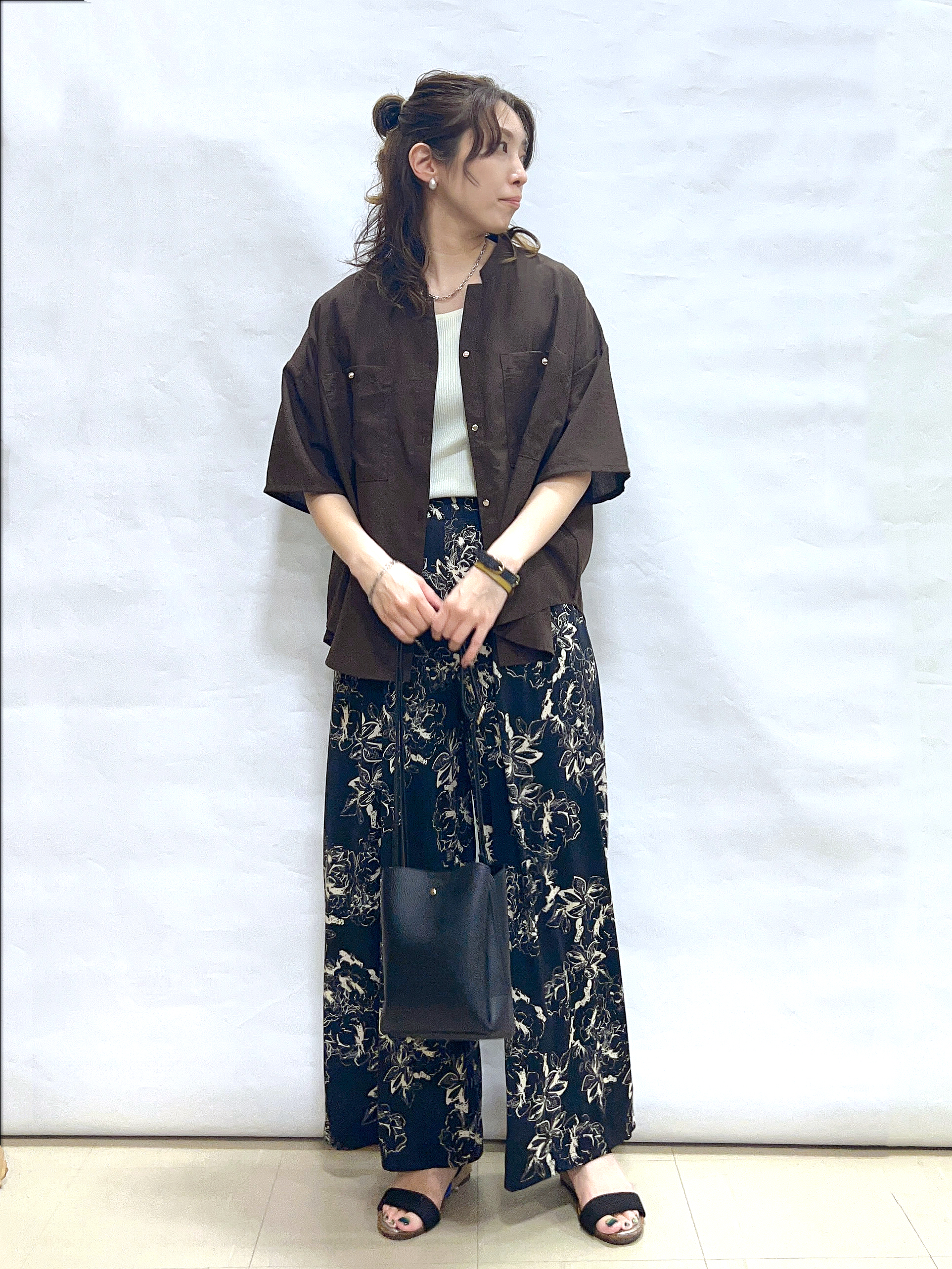 まっつんさんの「SHOO･LA･RUE｜【洗濯機可/S-LL】大人の抜け感 ゆるっと5分袖シャツ」を使ったコーディネート