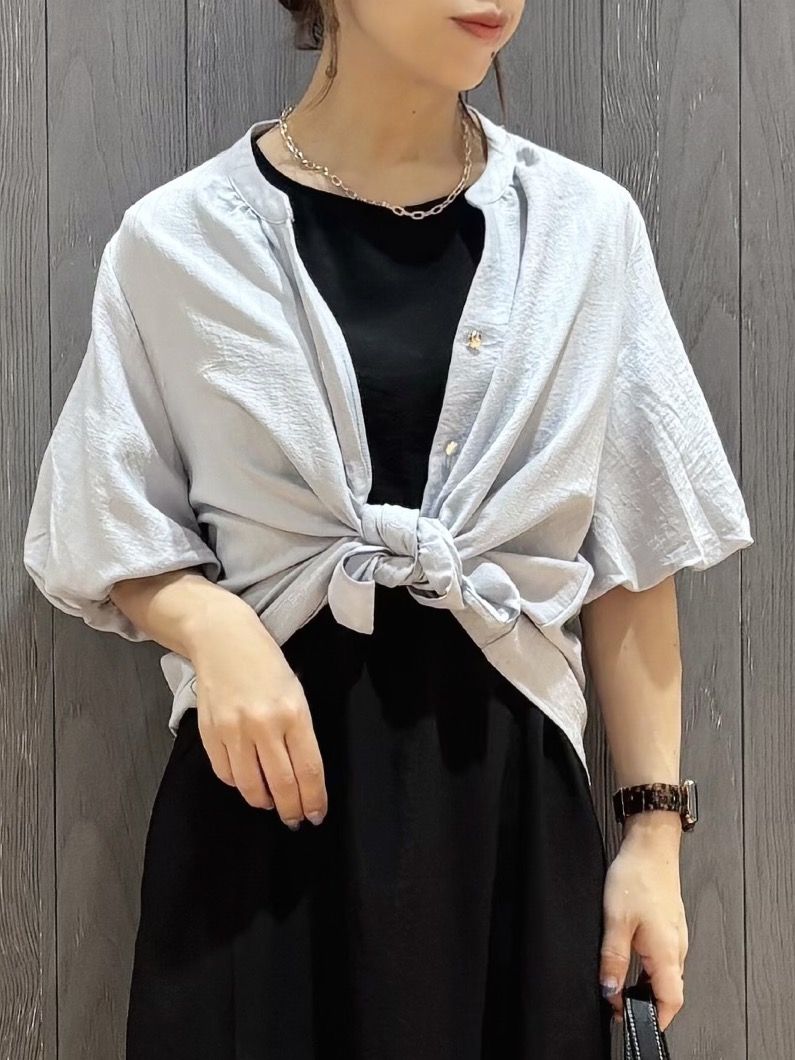 meiさんの「SHOO･LA･RUE｜【洗濯機可】バルーンスリーブで二の腕カバー キーネック5分袖ブラウス」を使ったコーディネート