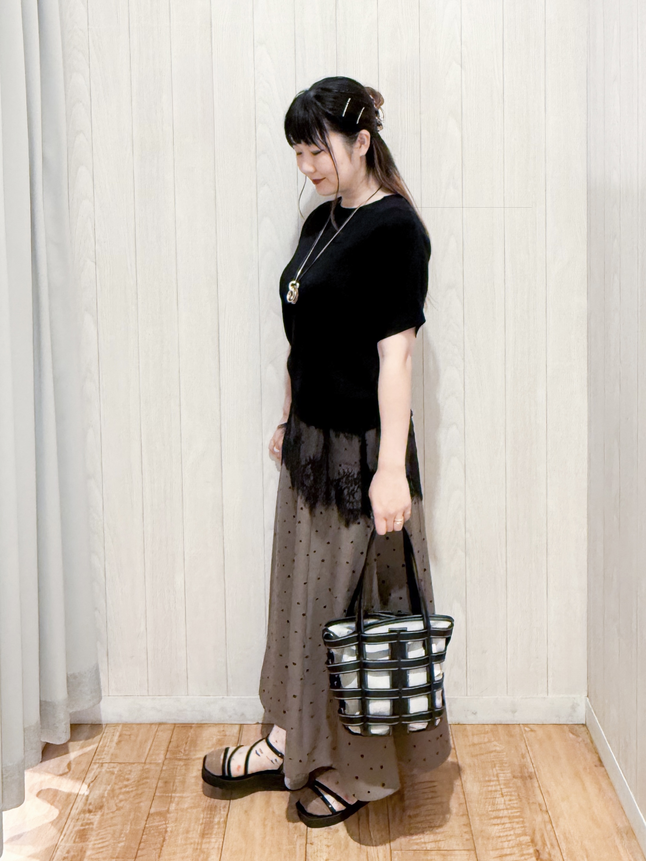 愛さんの「SHOO･LA･RUE｜【毎日洗える/UV】二の腕隠れる さらっとドルマン半袖ニット」を使ったコーディネート