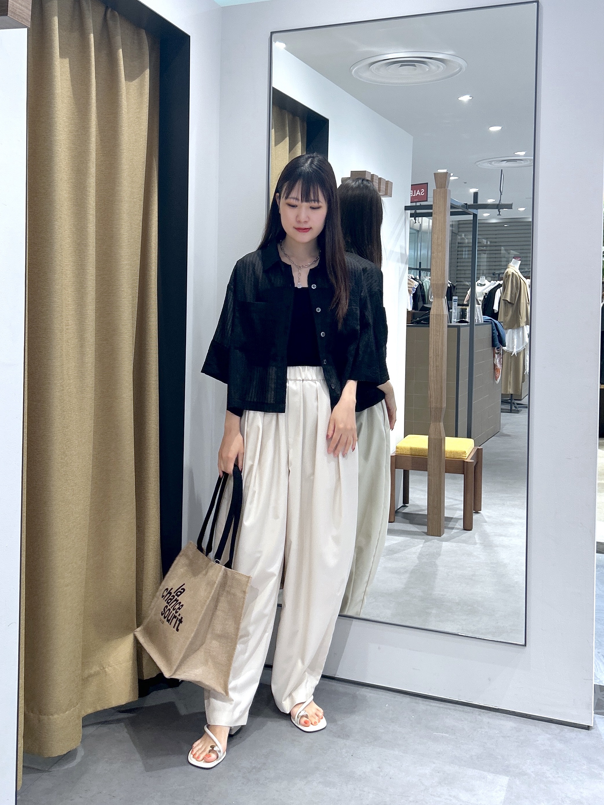 Renoさんの「INDIVI｜ボックスシルエットシアーシャツ【接触冷感】」を使ったコーディネート