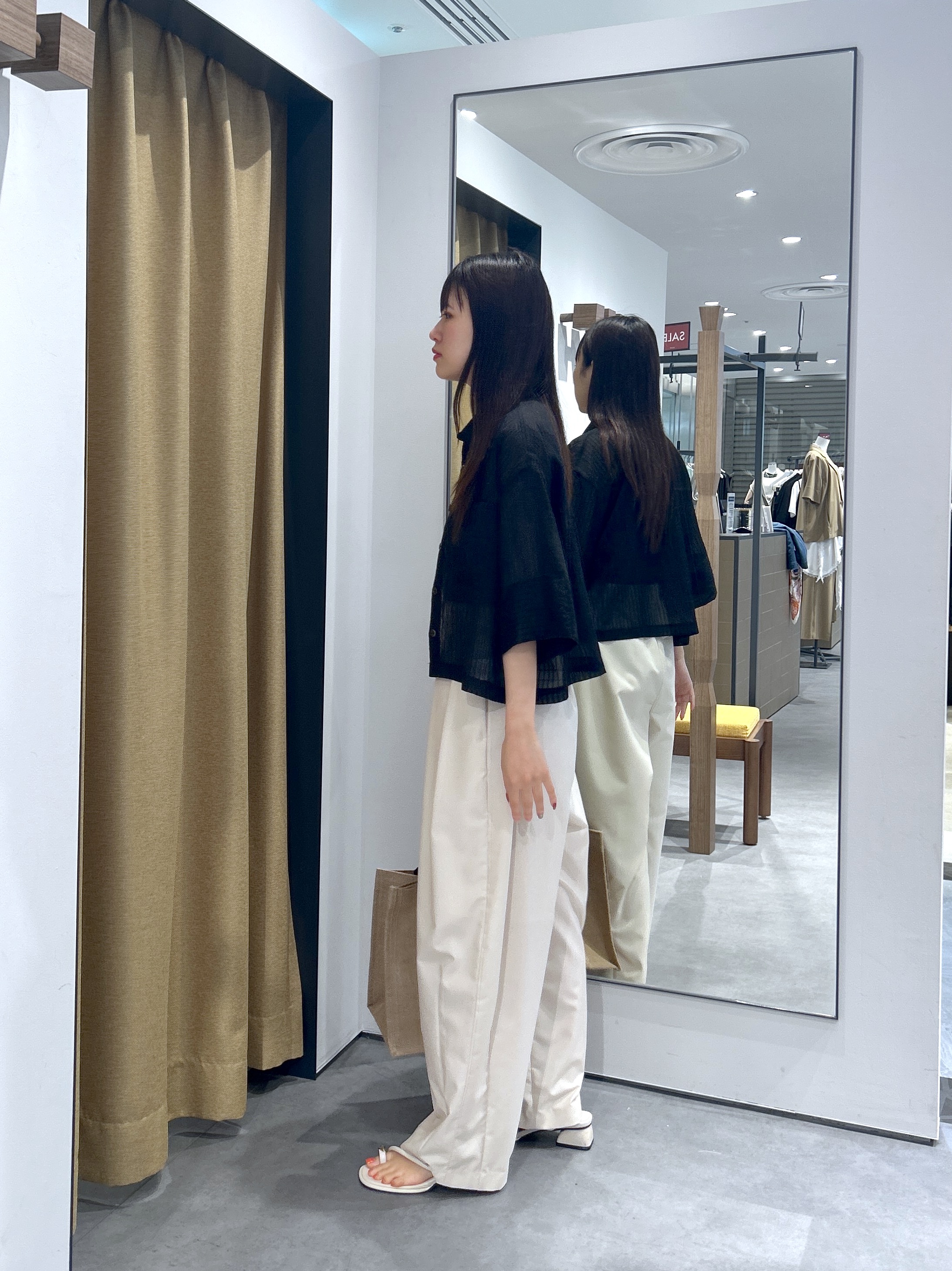 Renoさんの「INDIVI｜ボックスシルエットシアーシャツ【接触冷感】」を使ったコーディネート