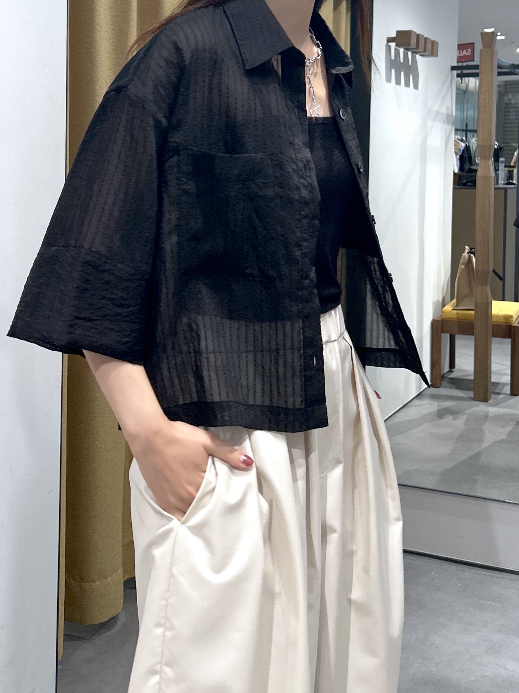 Renoさんの「INDIVI｜ボックスシルエットシアーシャツ【接触冷感】」を使ったコーディネート