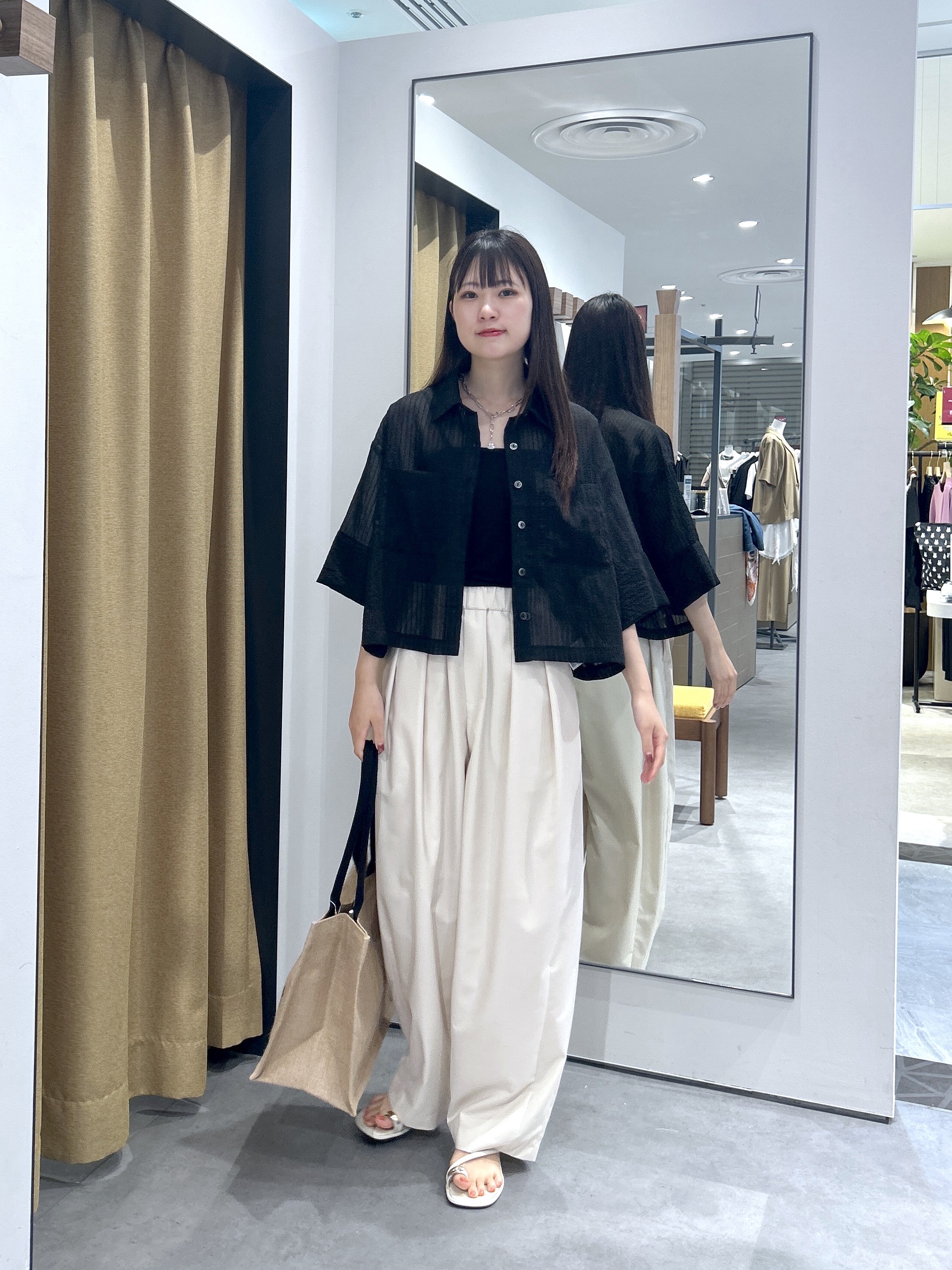 Renoさんの「INDIVI｜ボックスシルエットシアーシャツ【接触冷感】」を使ったコーディネート