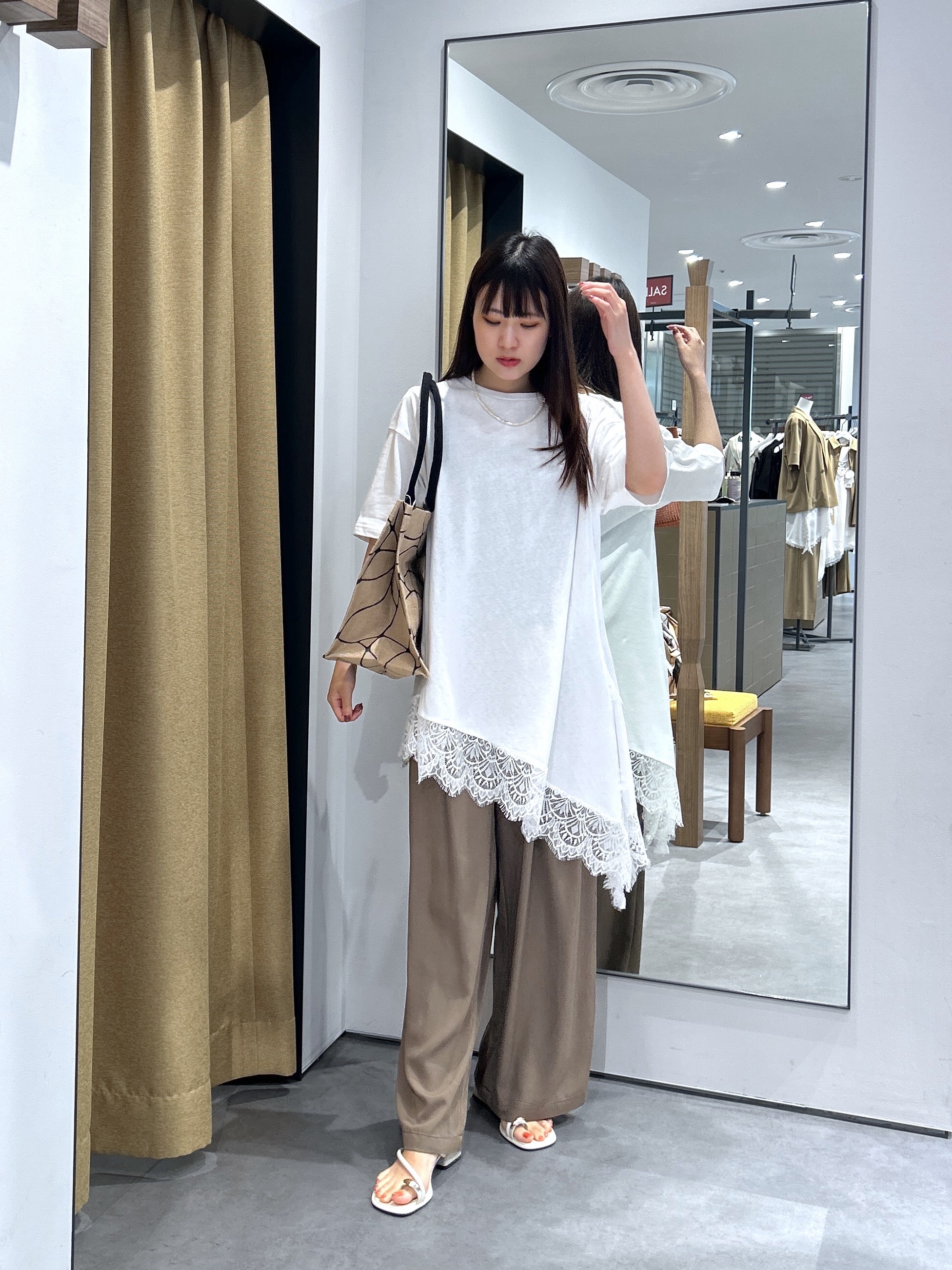 Renoさんの「INDIVI｜裾レースアシメカットソー」を使ったコーディネート