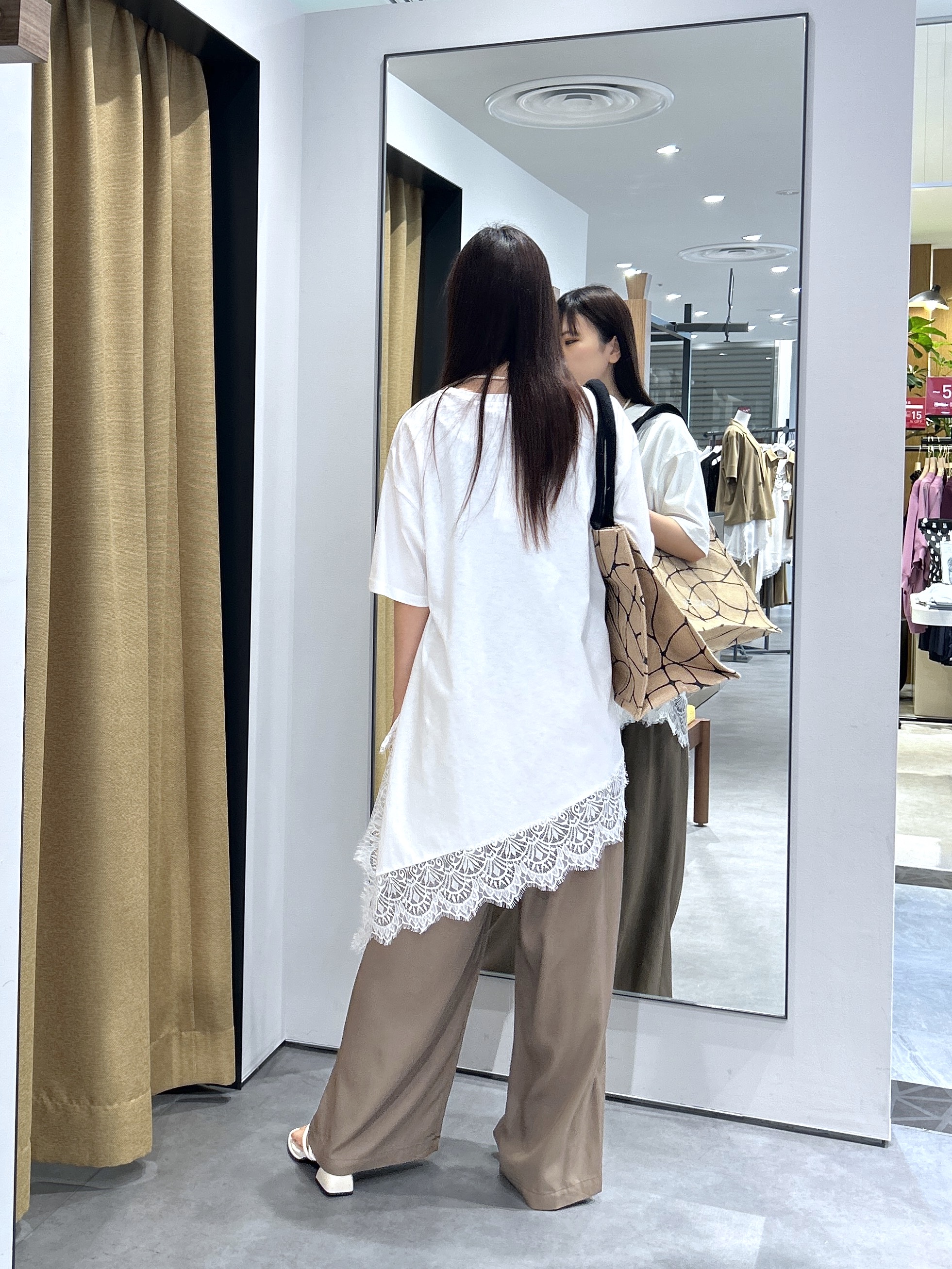 Renoさんの「INDIVI｜裾レースアシメカットソー」を使ったコーディネート