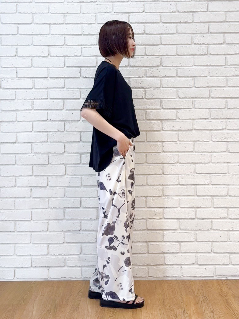𝐜𝐡𝐢𝐤𝐚さんの「SHOO･LA･RUE｜【UV/洗濯機可/体型カバー】ヒップ周りが隠せる お袖レースTシャツ」を使ったコーディネート