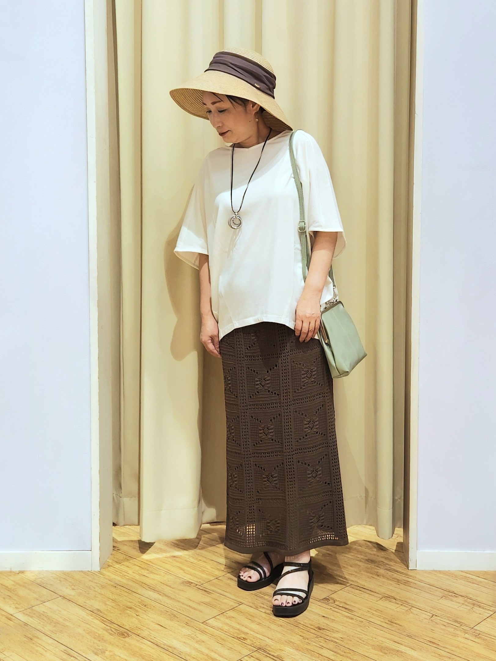 くまさんの「SHOO･LA･RUE｜【洗濯機可/体型カバー】インせず着られる 上品見えのドルマントップス」を使ったコーディネート