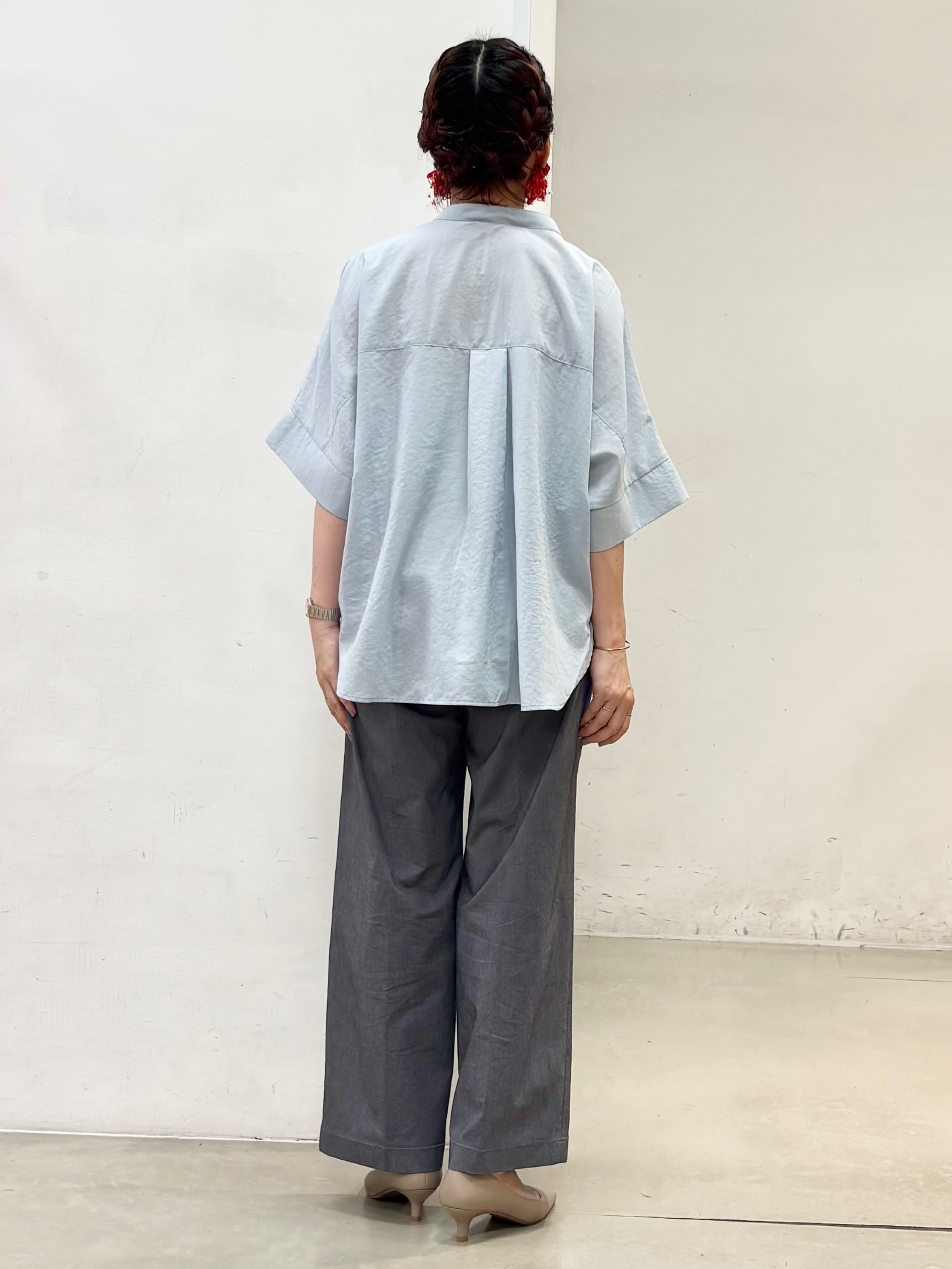 fujiさんの「THE SHOP TK｜【高レビュー/体型カバー】さらっと快適 ドルマン5分袖ブラウス」を使ったコーディネート