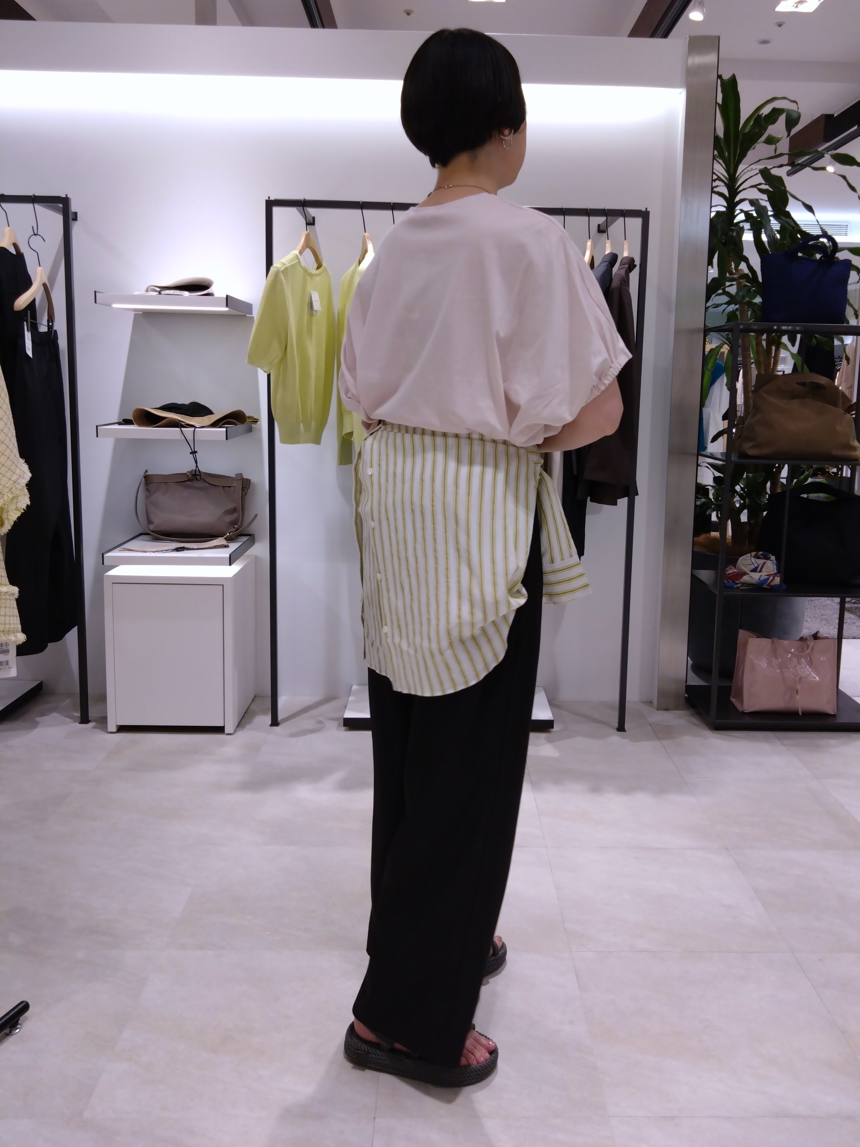 まちこさんの「UNTITLED｜【汗染み防止/接触冷感】ドルマンプルオーバー」を使ったコーディネート