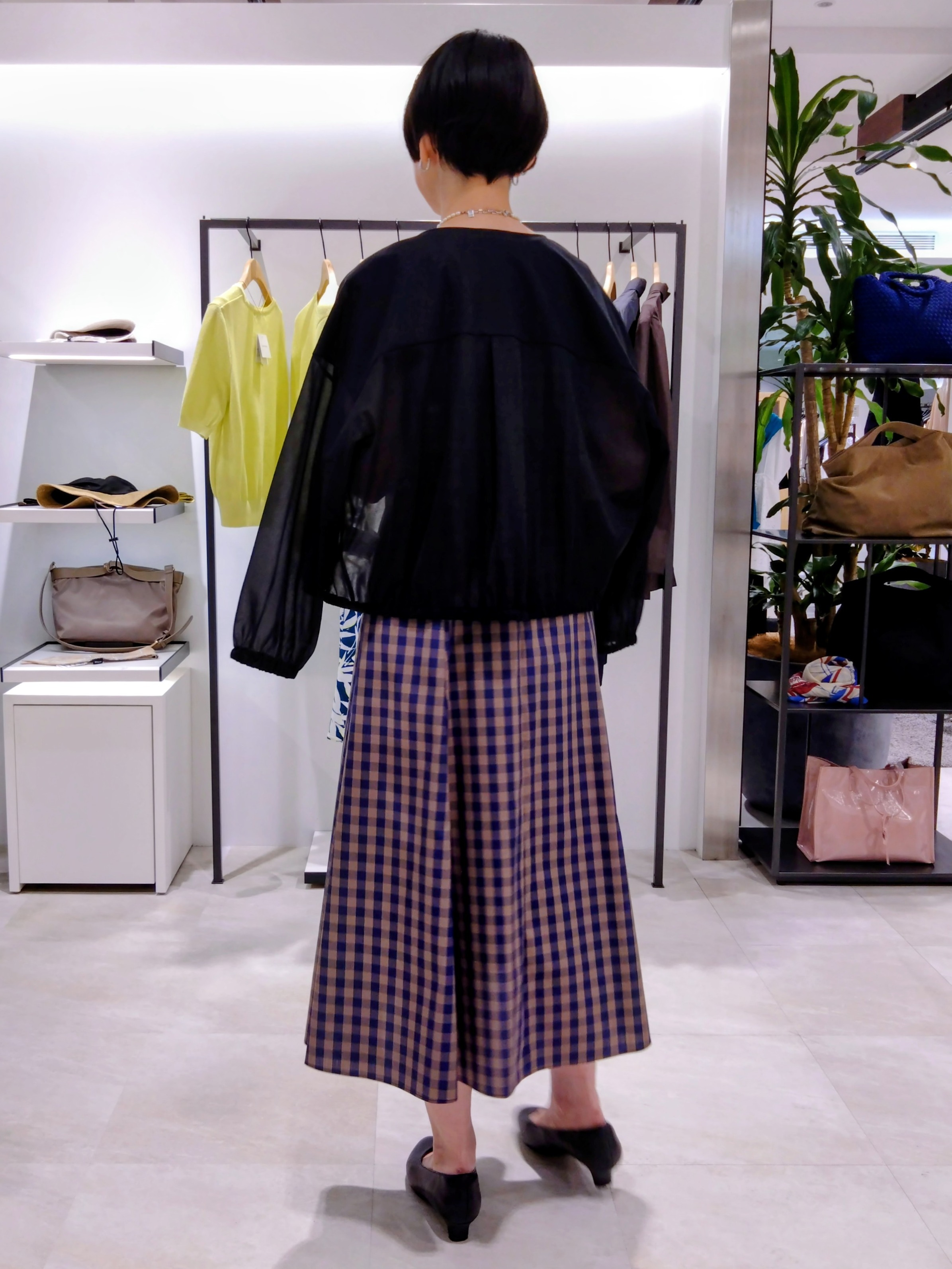 まちこさんの「UNTITLED｜【秋羽織り/ジップ】トリコットシアーブラウス」を使ったコーディネート