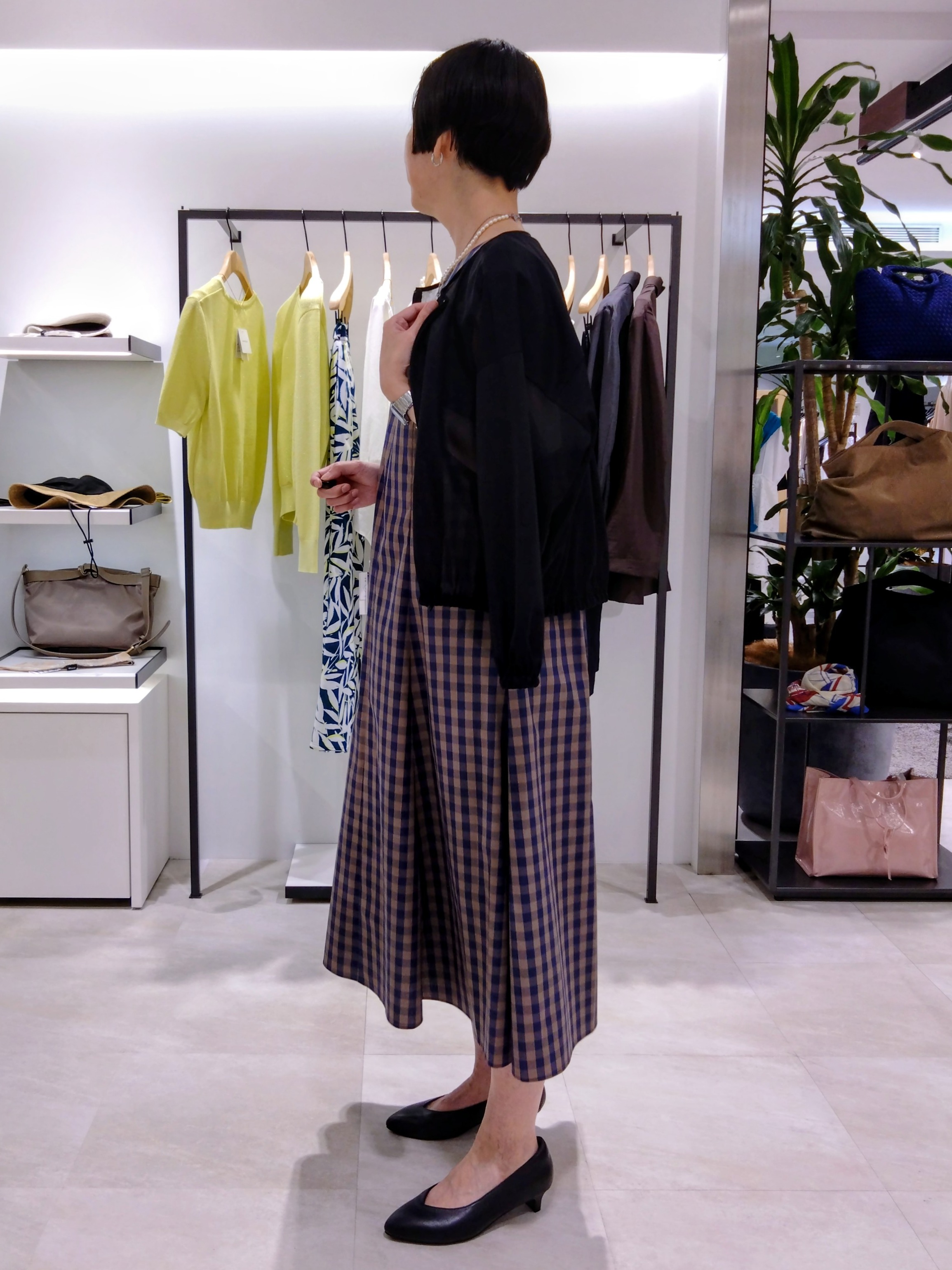 まちこさんの「UNTITLED｜【秋羽織り/ジップ】トリコットシアーブラウス」を使ったコーディネート