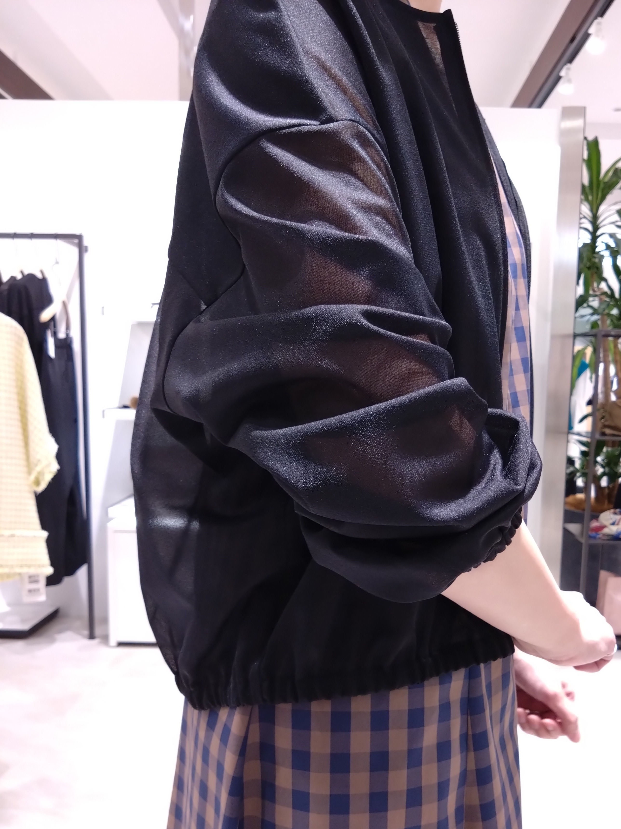 まちこさんの「UNTITLED｜【秋羽織り/ジップ】トリコットシアーブラウス」を使ったコーディネート