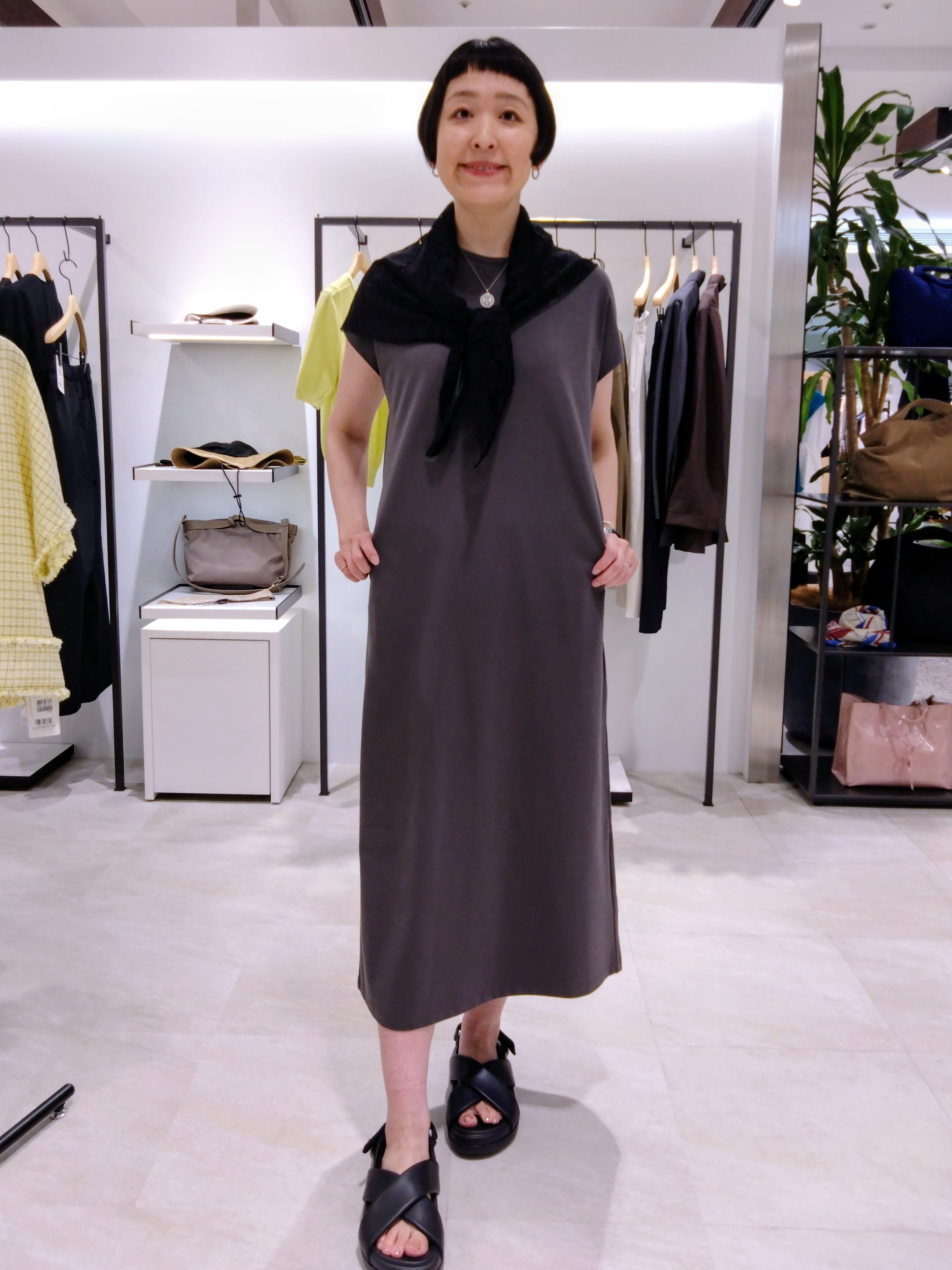 まちこさんの「UNTITLED｜【接触冷感/UVカット/遮熱/抗菌防臭】ライトプレーティングワンピース」を使ったコーディネート