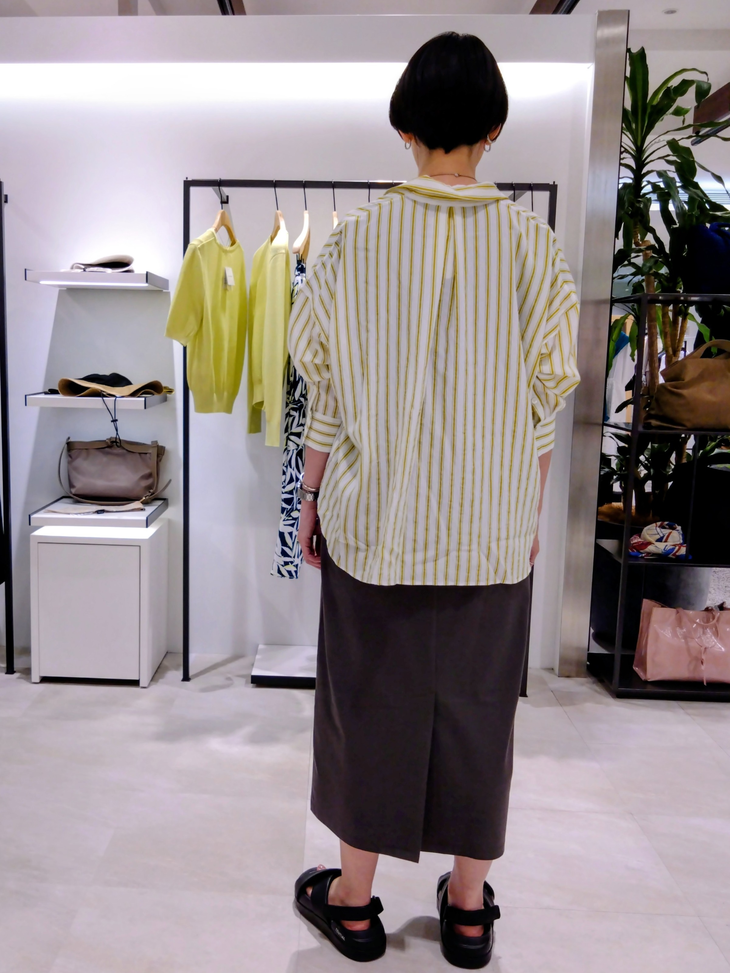 まちこさんの「UNTITLED｜【秋映え/羽織り】ストライプシャツ」を使ったコーディネート