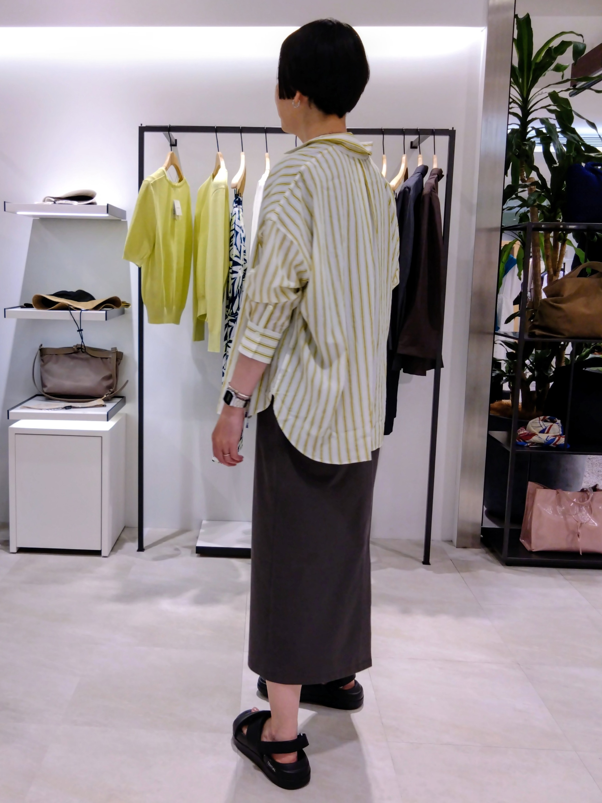 まちこさんの「UNTITLED｜【秋映え/羽織り】ストライプシャツ」を使ったコーディネート