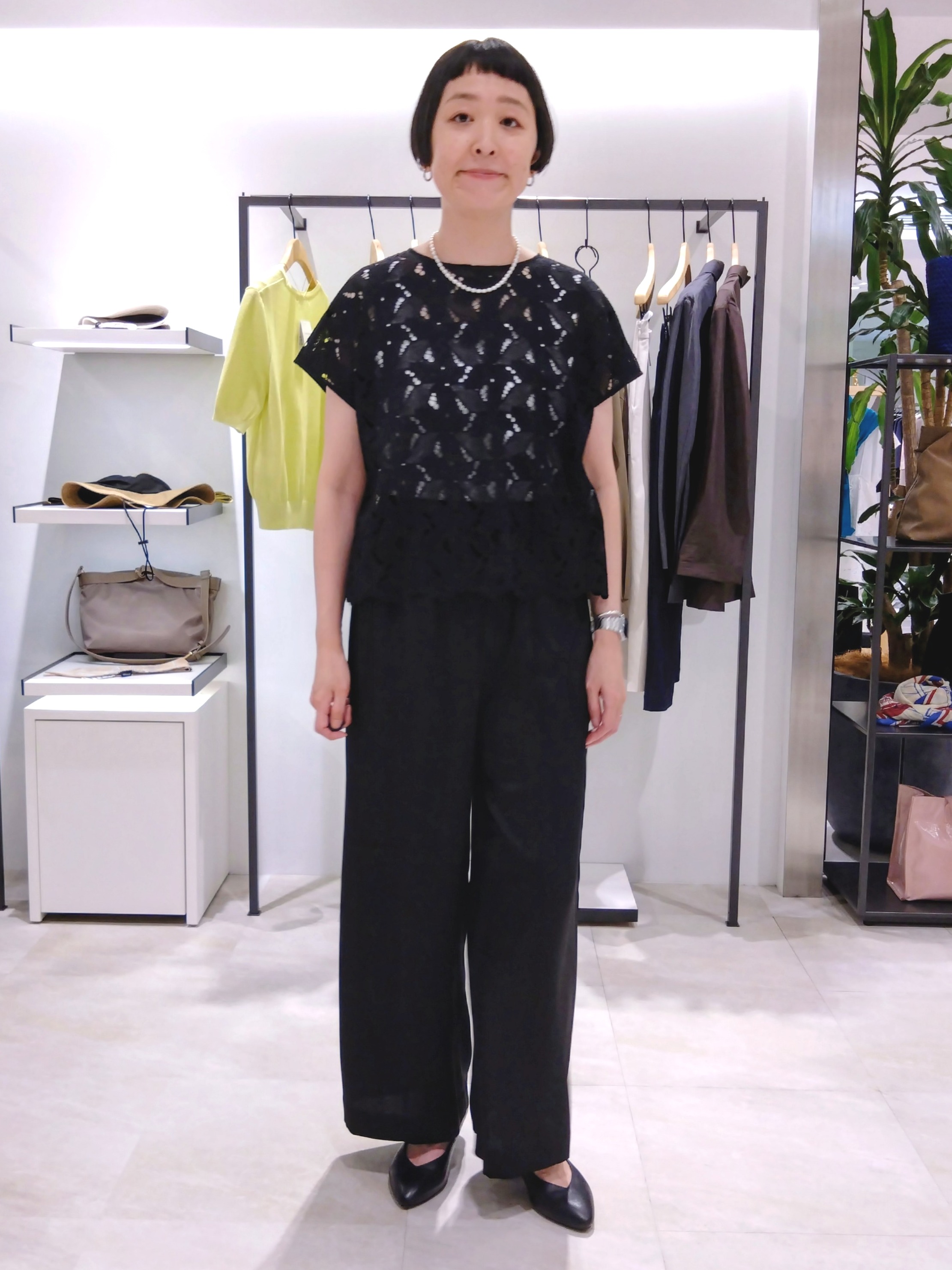 まちこさんの「UNTITLED｜【セットアップ可/品のある透け感】リーフレースブラウス」を使ったコーディネート