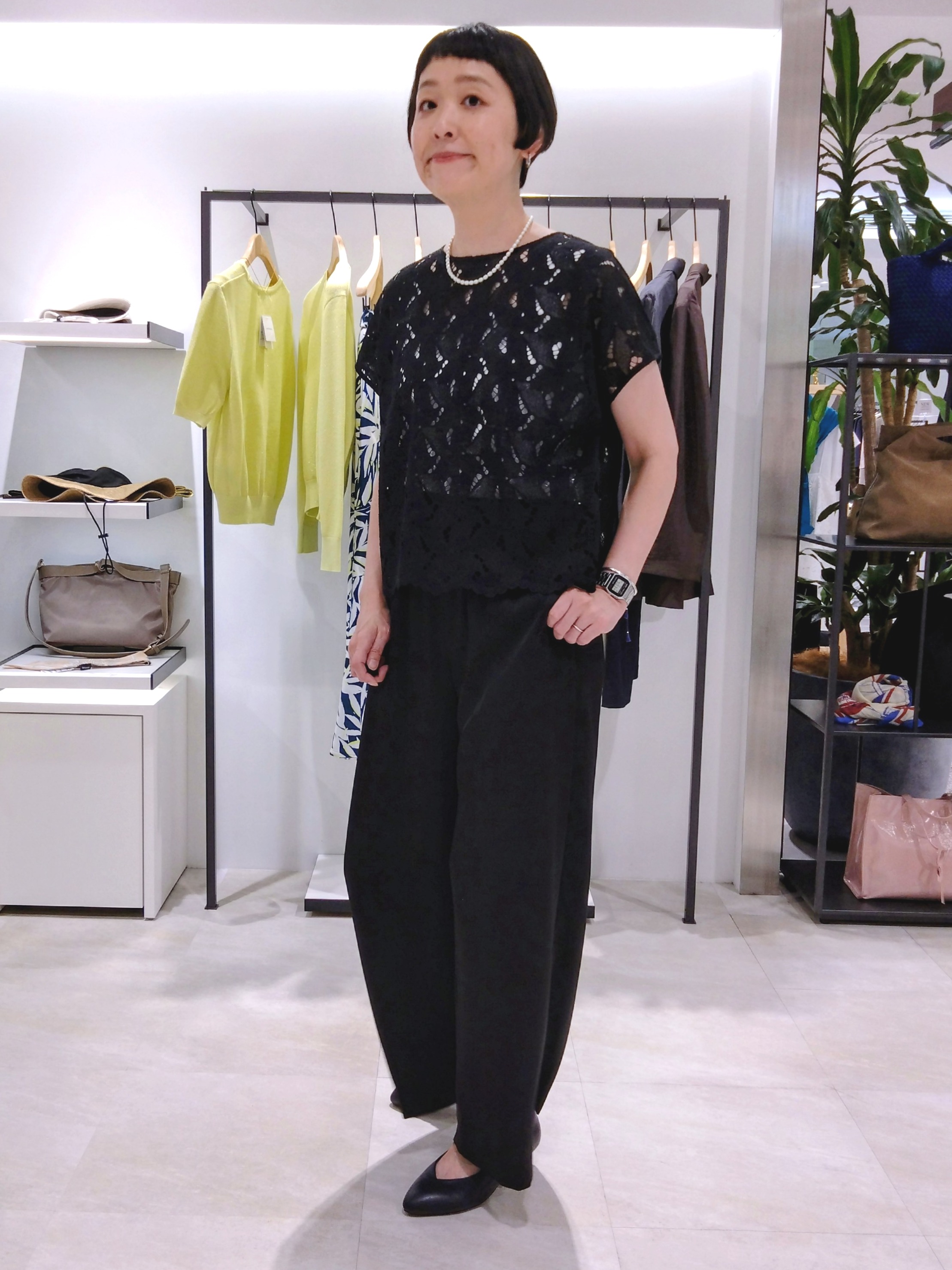 まちこさんの「UNTITLED｜【セットアップ可/品のある透け感】リーフレースブラウス」を使ったコーディネート