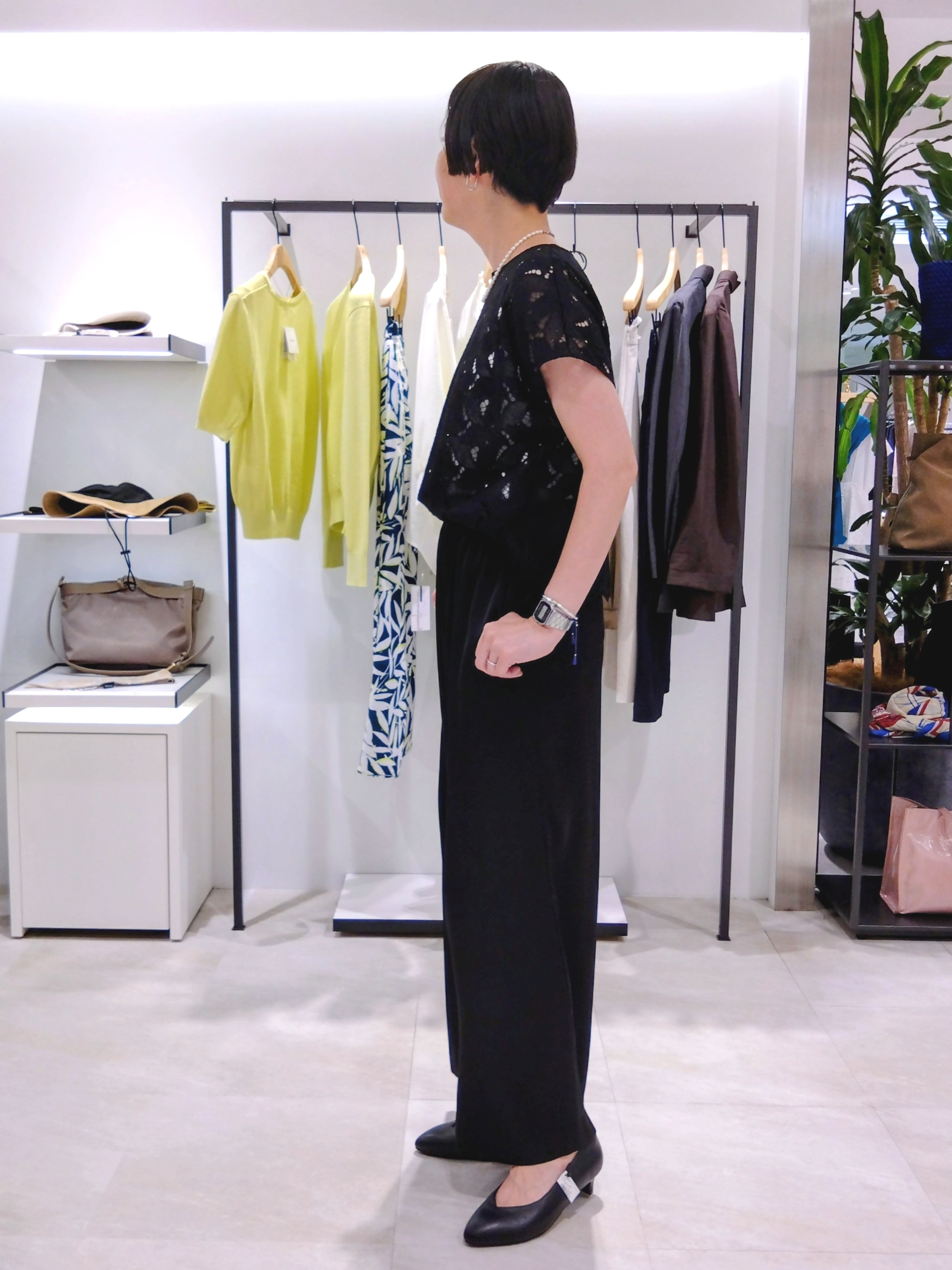 まちこさんの「UNTITLED｜【セットアップ可/品のある透け感】リーフレースブラウス」を使ったコーディネート
