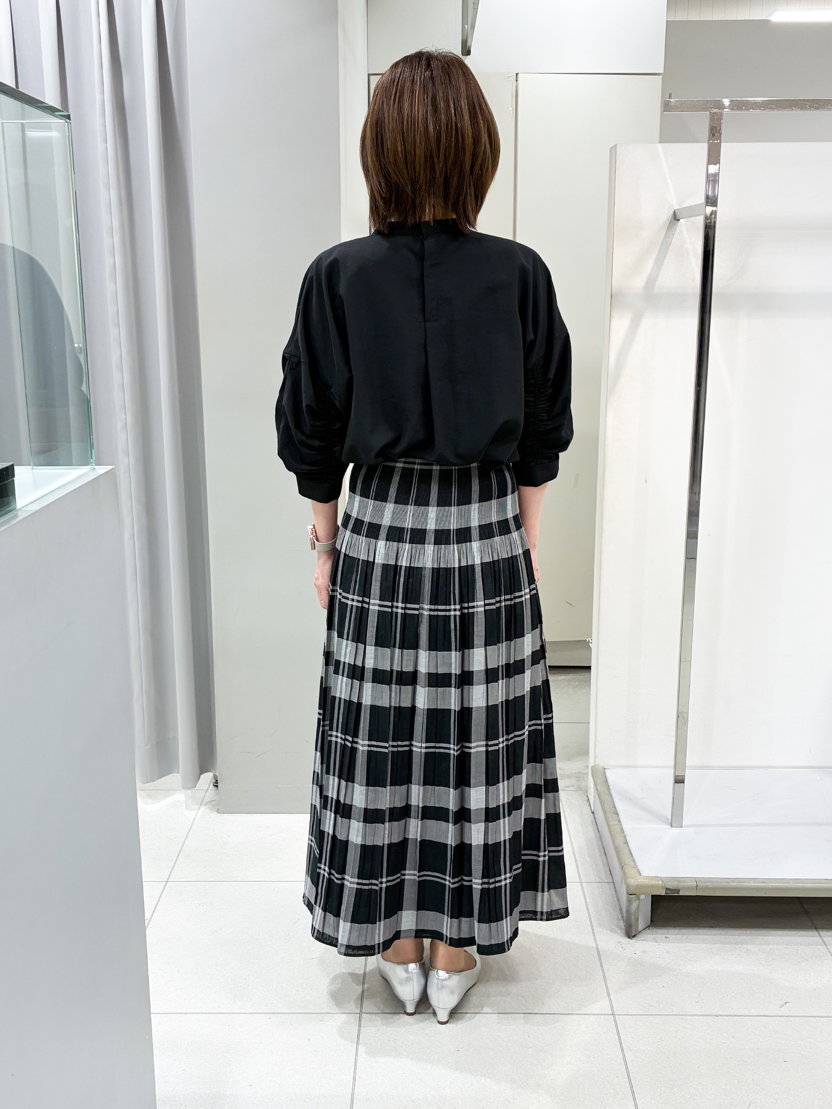 たみちゃんさんの「Reflect｜【手洗い可】プチハイネック ギャザーブラウス」を使ったコーディネート