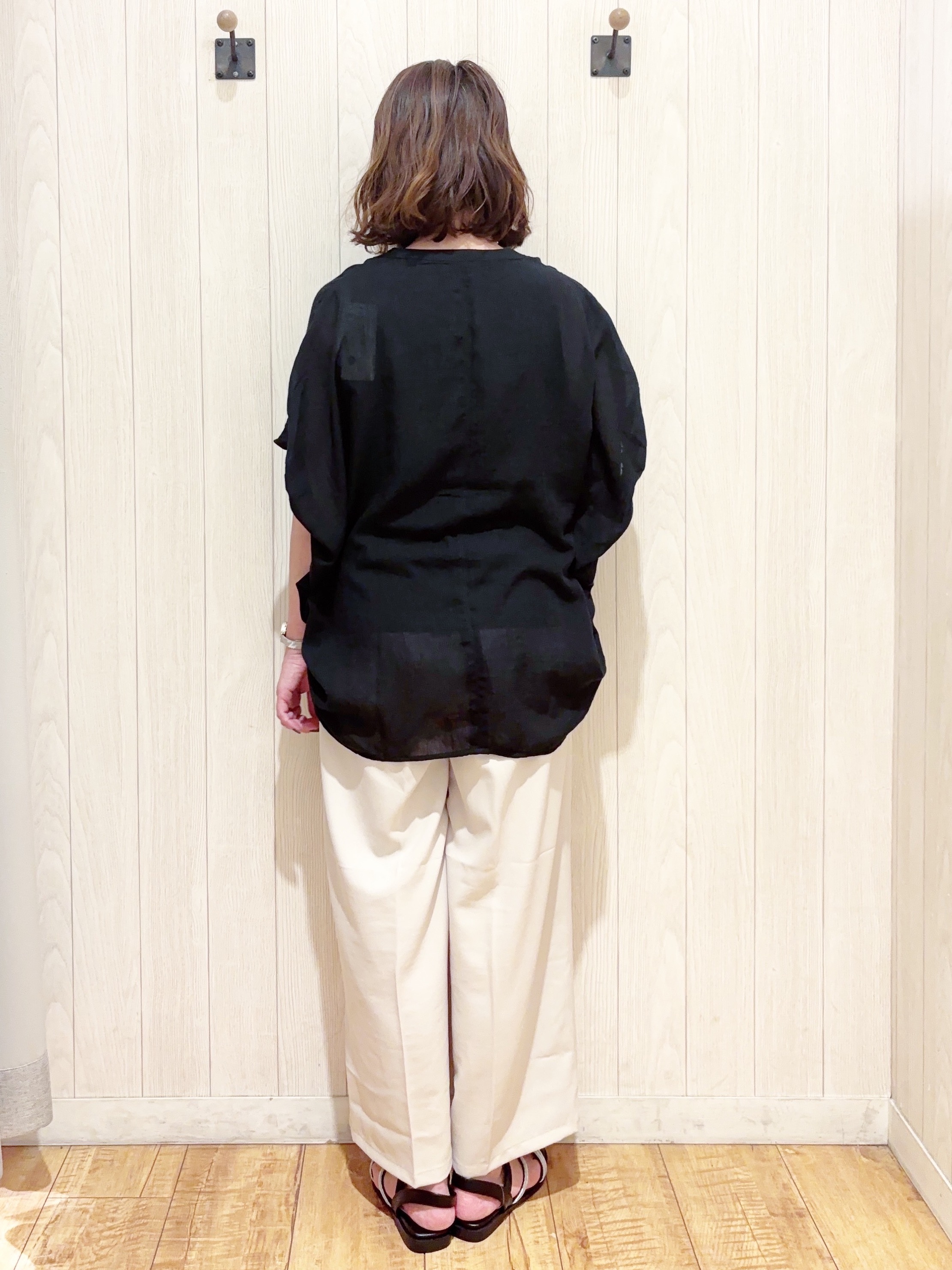 あいこさんの「SHOO･LA･RUE｜【体型カバー】バルーン風ゆるシャツブラウス」を使ったコーディネート