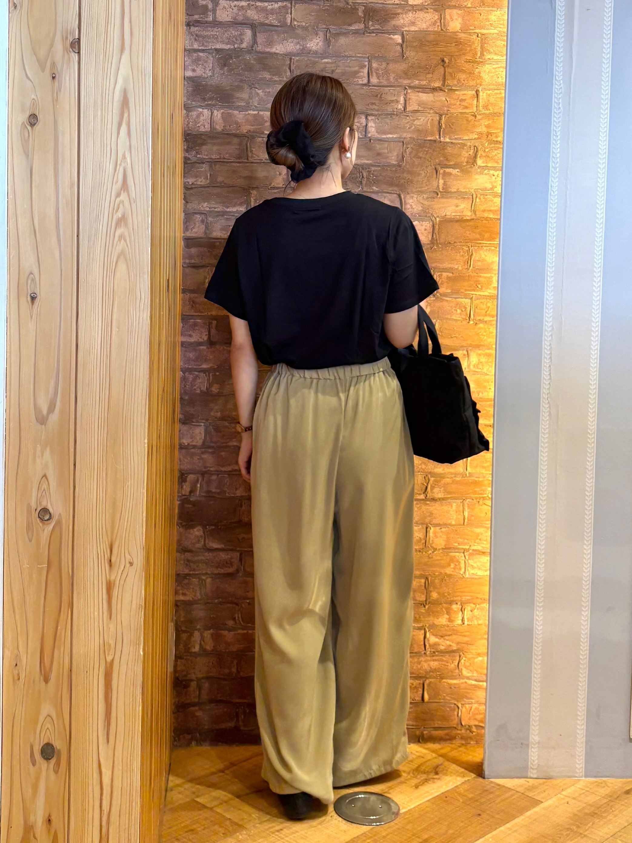 mieさんの「SHOO･LA･RUE｜【S-LL/洗濯機可】大人のベーシックカラープリントTシャツ」を使ったコーディネート