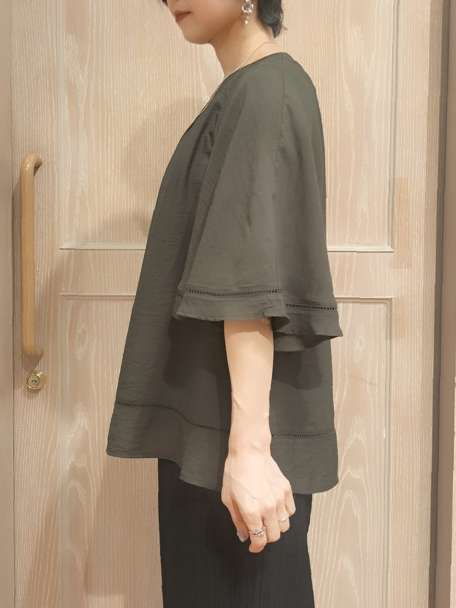 YUKIさんの「SHOO･LA･RUE｜【S-LL/洗濯機可/体型カバー】はしごレースがポイント スラブポンチョ風ブラウス」を使ったコーディネート