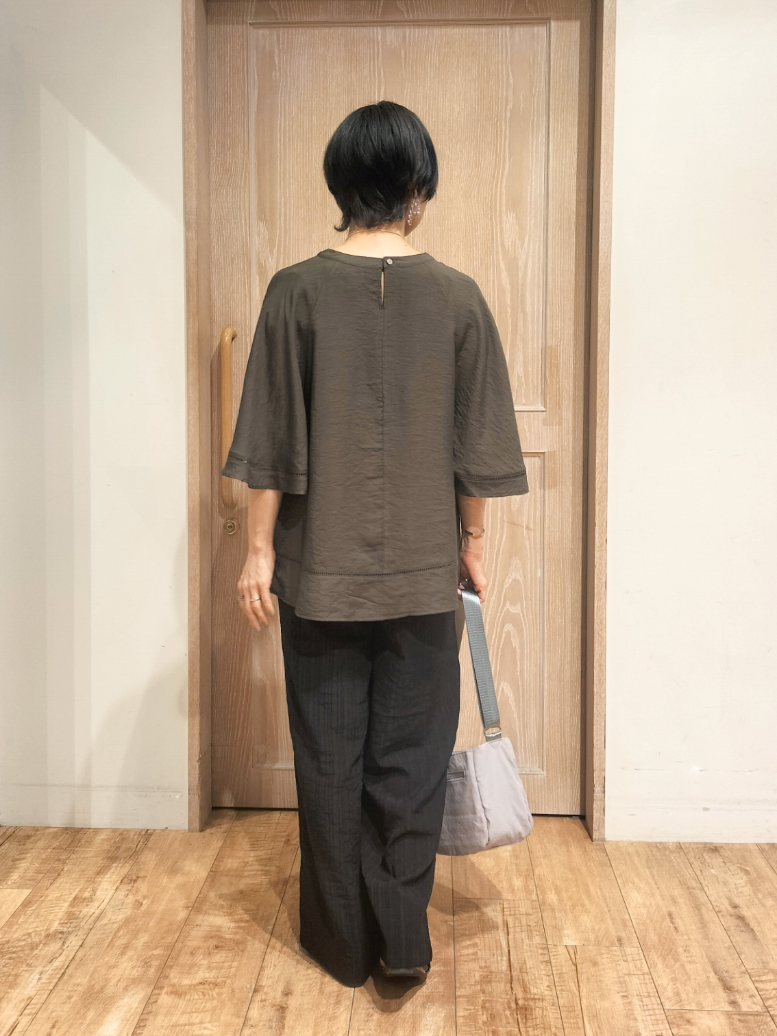 YUKIさんの「SHOO･LA･RUE｜【S-LL/洗濯機可/体型カバー】はしごレースがポイント スラブポンチョ風ブラウス」を使ったコーディネート
