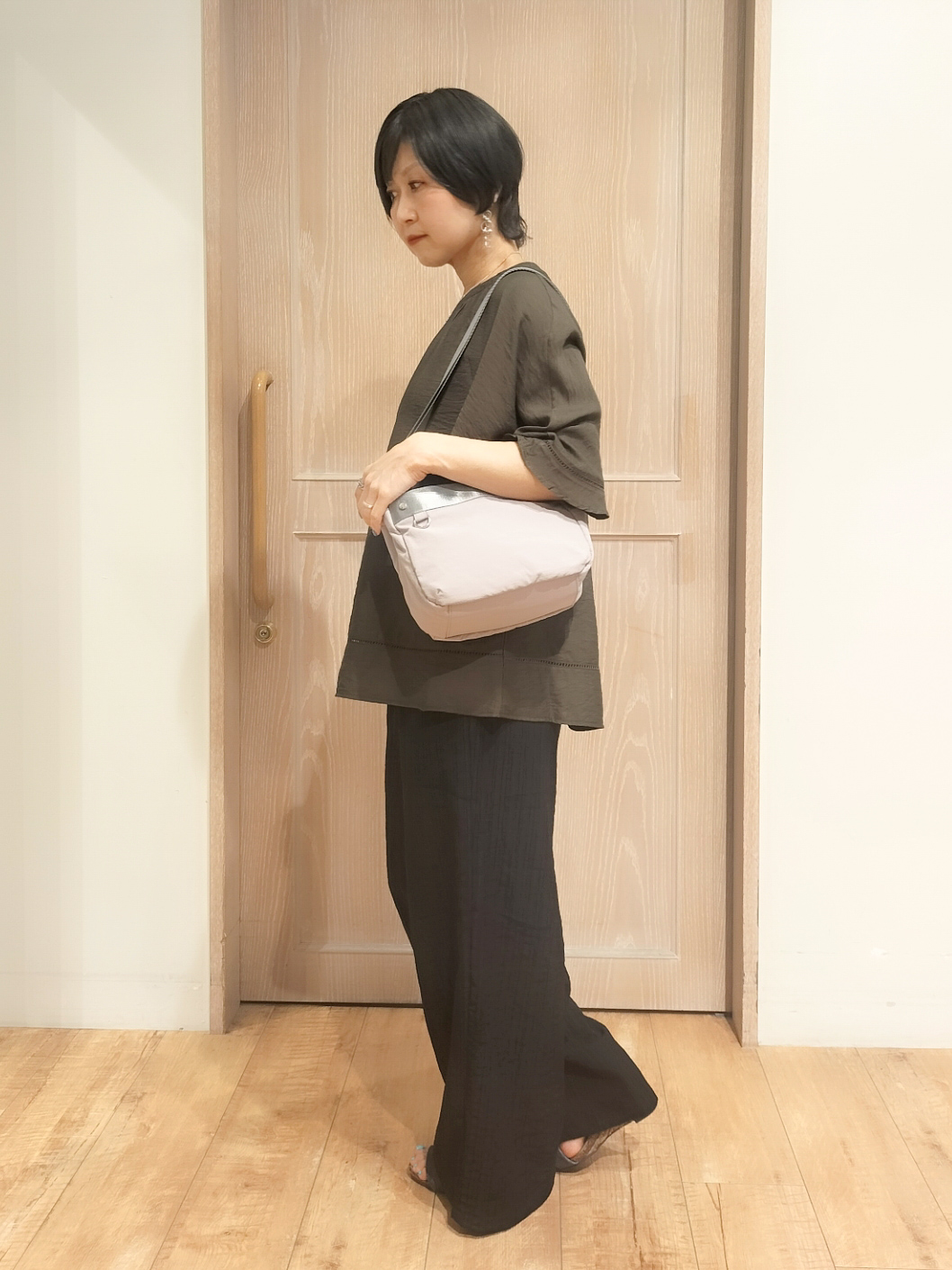 YUKIさんの「SHOO･LA･RUE｜【S-LL/洗濯機可/体型カバー】はしごレースがポイント スラブポンチョ風ブラウス」を使ったコーディネート