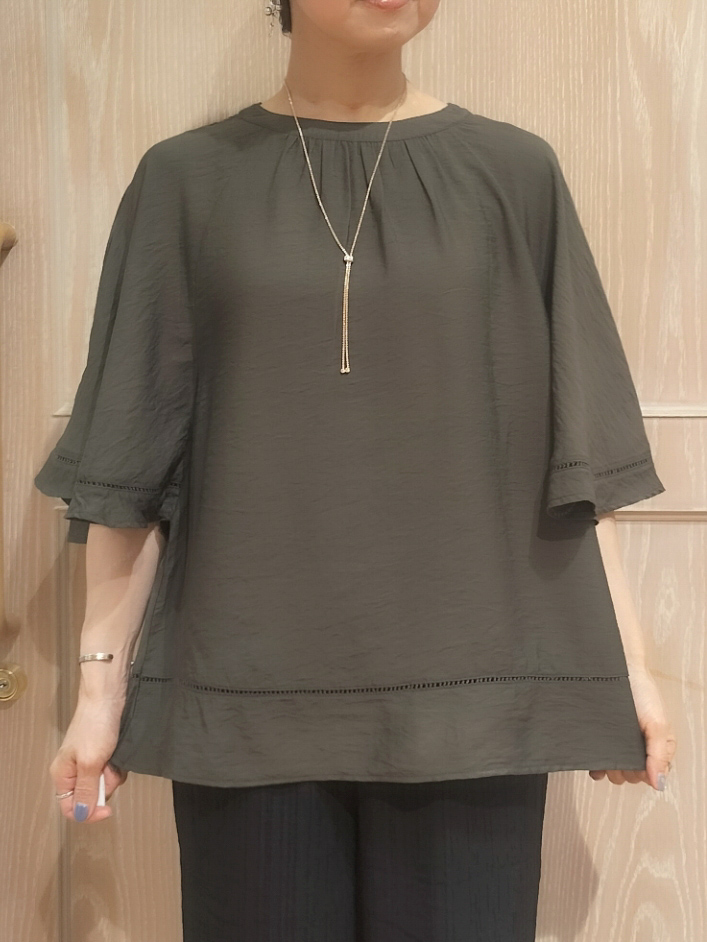 YUKIさんの「SHOO･LA･RUE｜【S-LL/洗濯機可/体型カバー】はしごレースがポイント スラブポンチョ風ブラウス」を使ったコーディネート