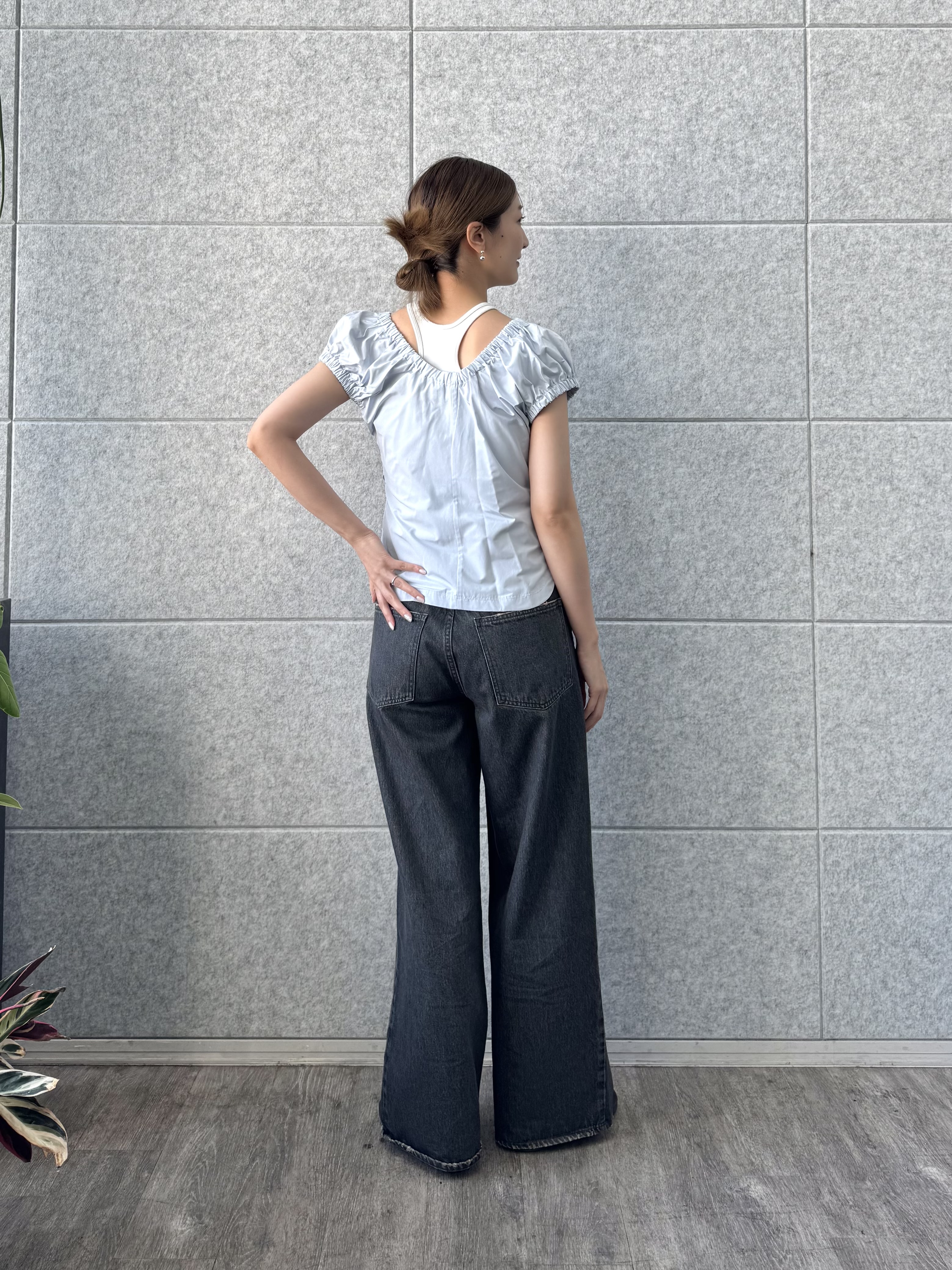 uchi__yamaさんの「CODE A｜sporty gathered blouse」を使ったコーディネート