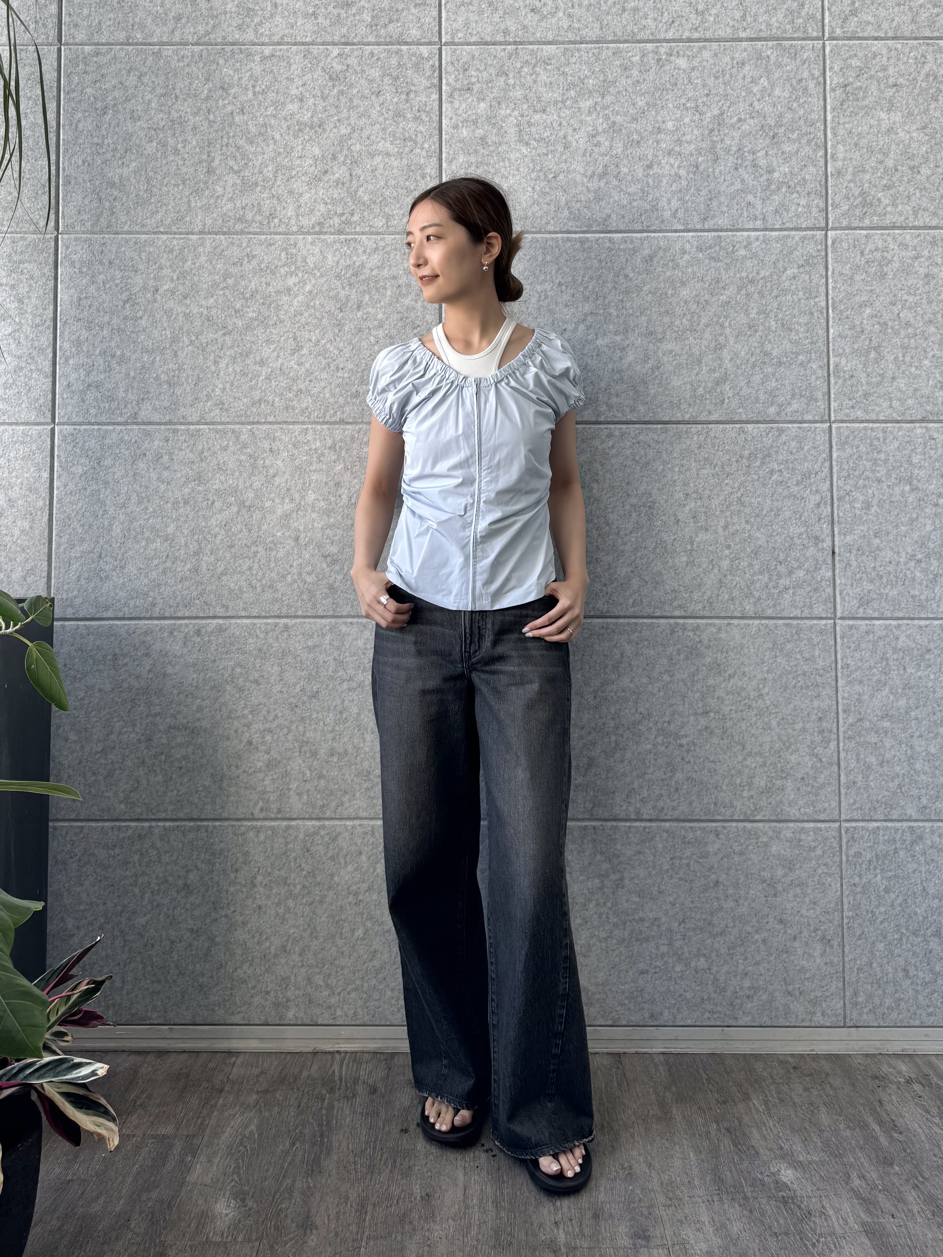 uchi__yamaさんの「CODE A｜sporty gathered blouse」を使ったコーディネート