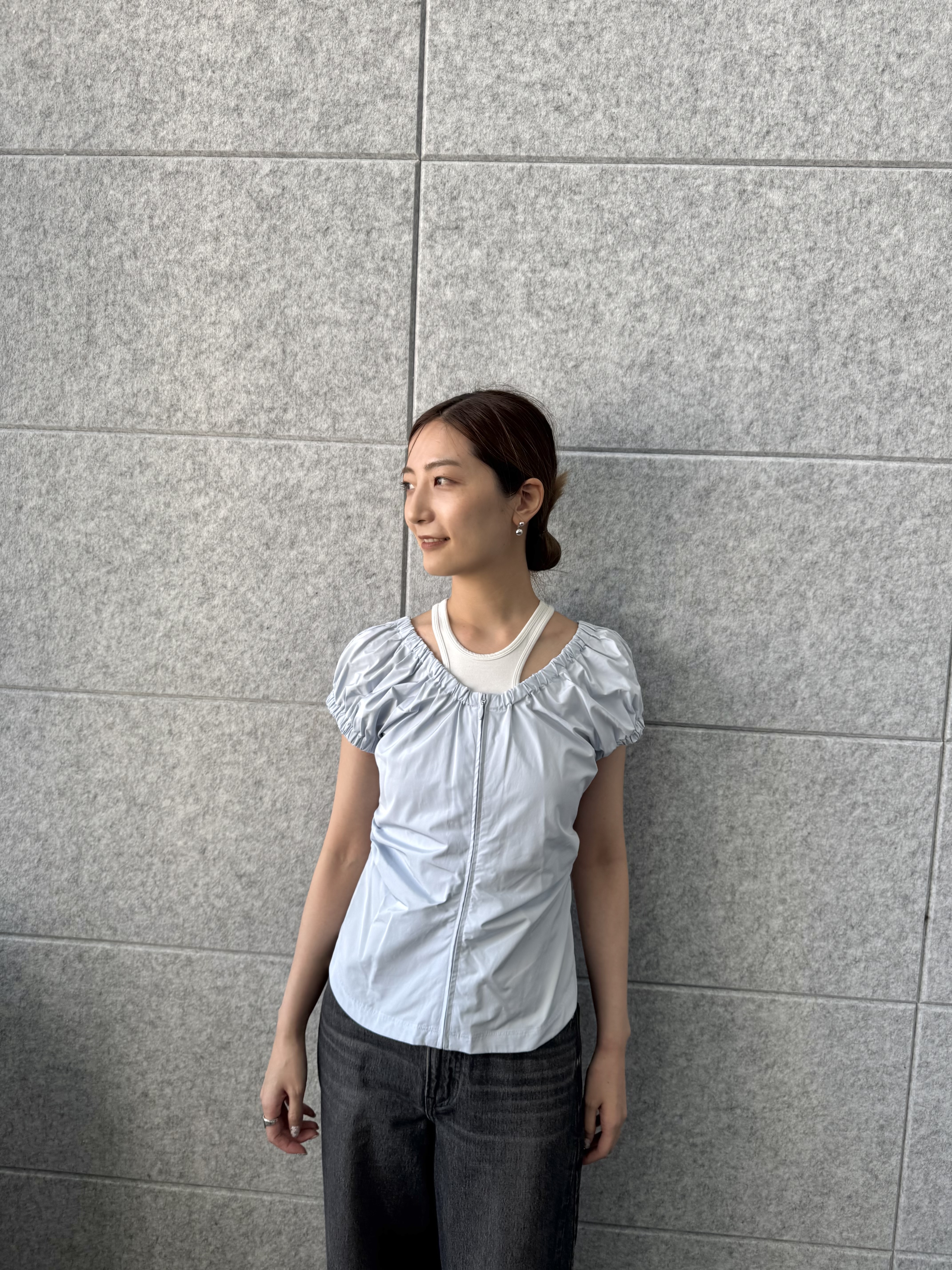 uchi__yamaさんの「CODE A｜sporty gathered blouse」を使ったコーディネート