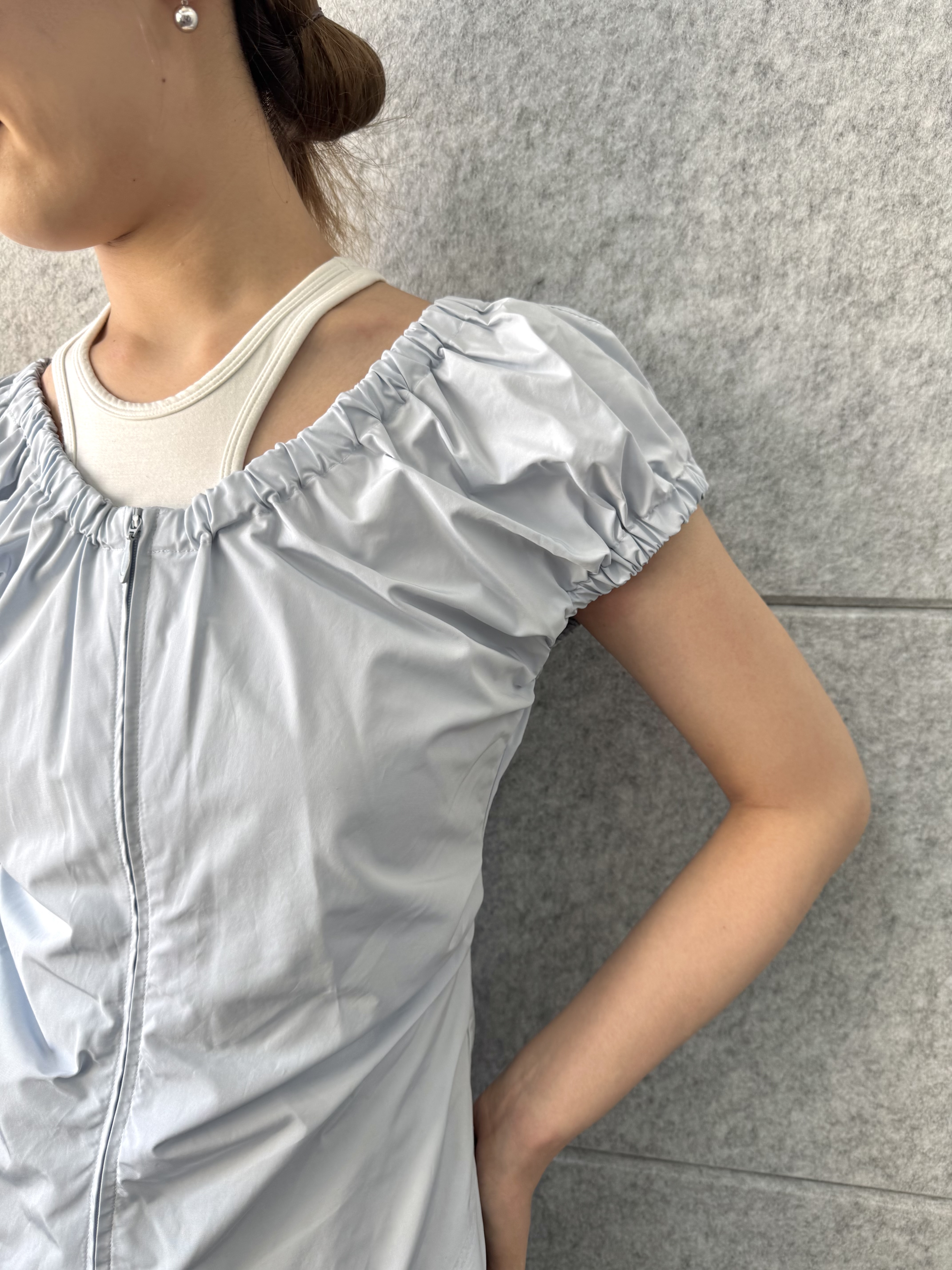 uchi__yamaさんの「CODE A｜sporty gathered blouse」を使ったコーディネート