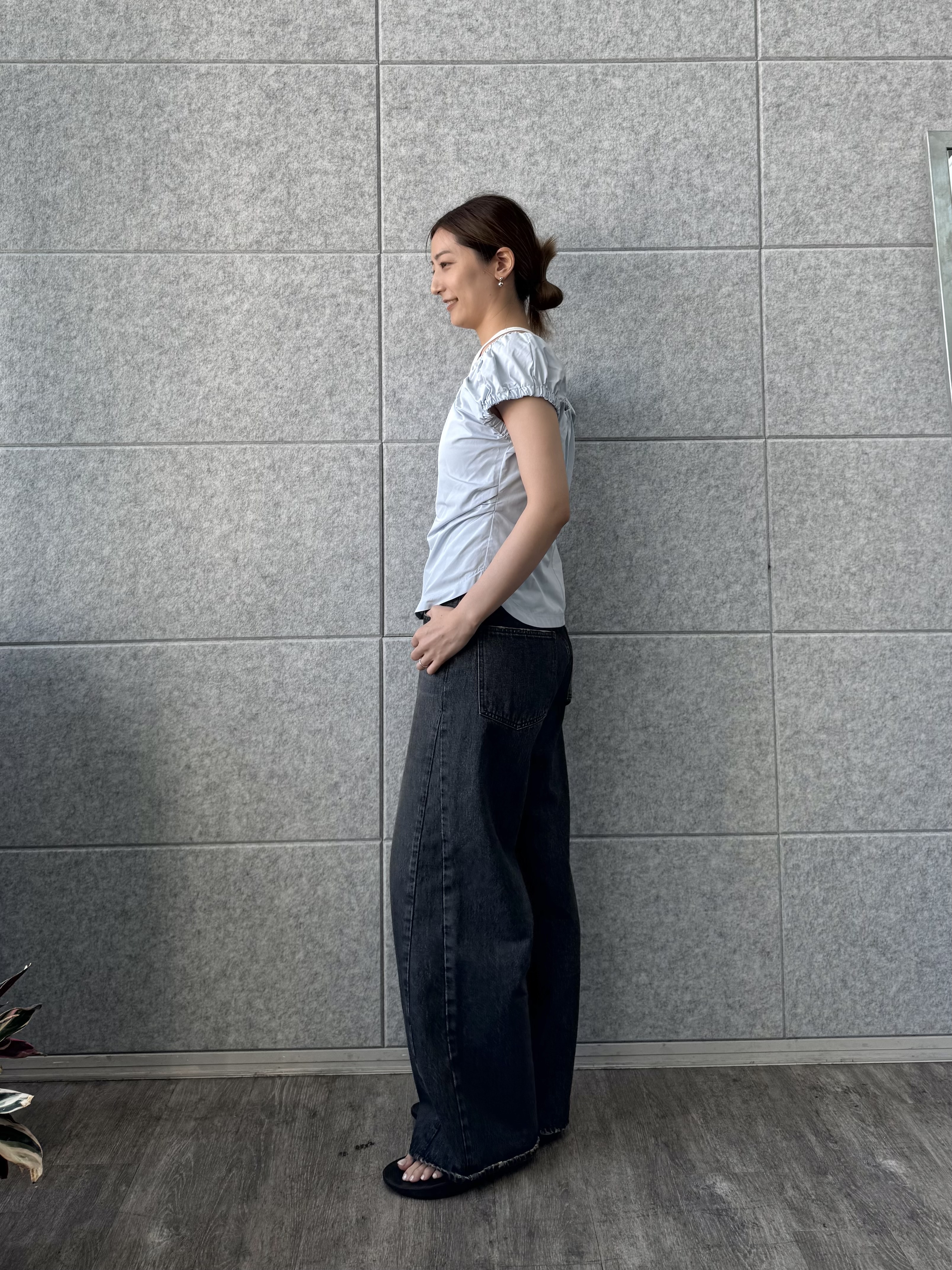uchi__yamaさんの「CODE A｜sporty gathered blouse」を使ったコーディネート