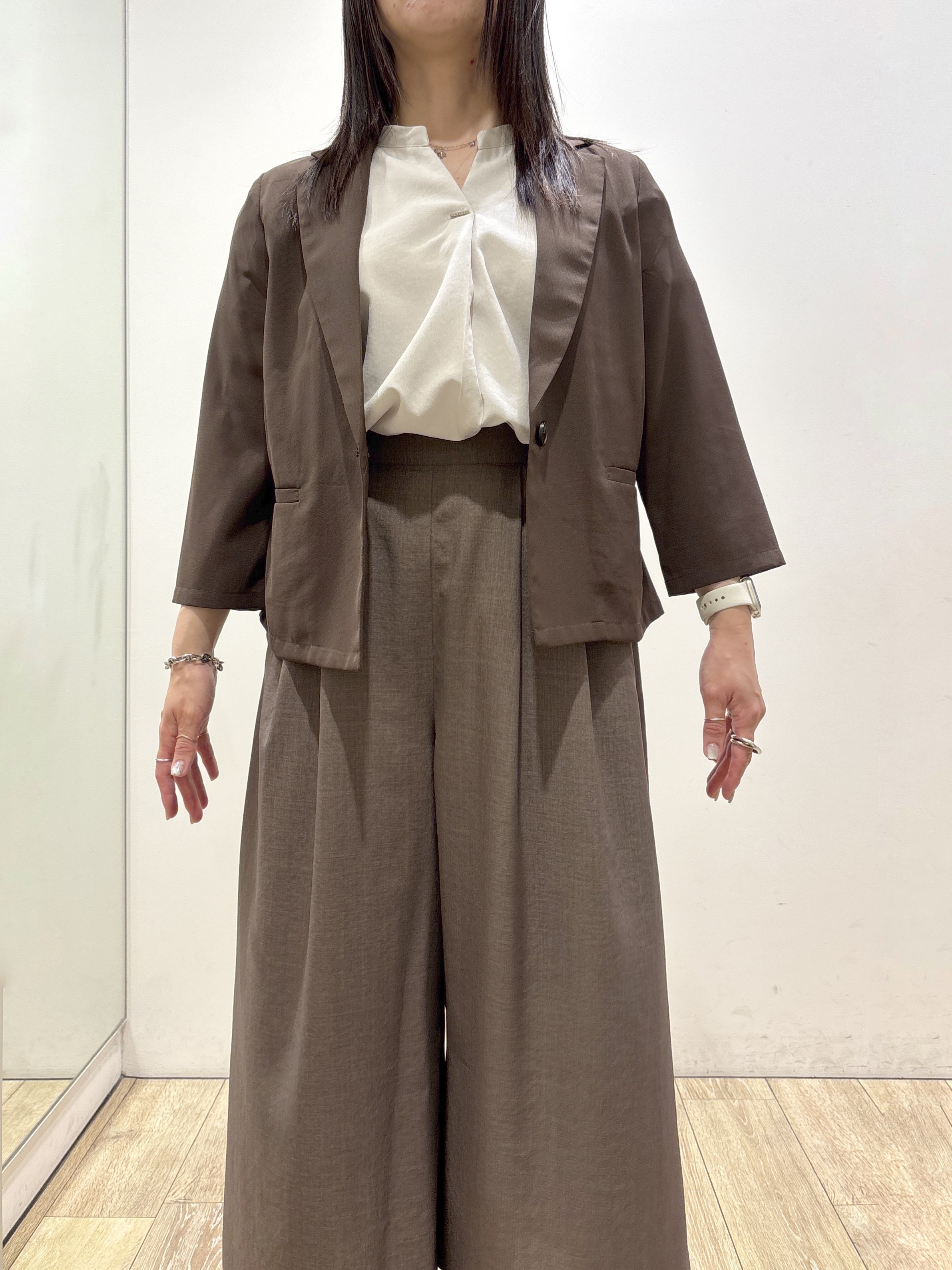 mameさんの「index｜【接触冷感／防シワ】ひんやり7分袖テーラードジャケット《洗濯機OK》」を使ったコーディネート