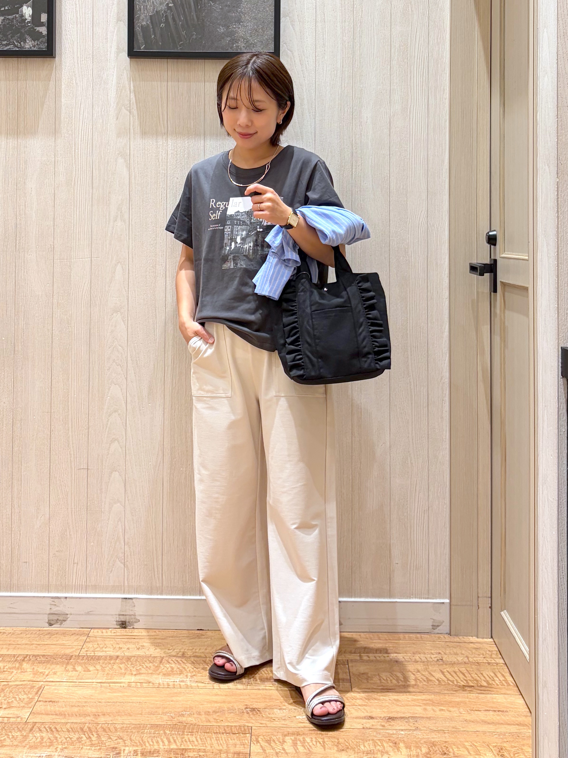 shirayuuuさんの「SHOO･LA･RUE｜【洗濯機可/体型カバー】二の腕隠れる ゆるっとドルマンバンドカラーシャツ」を使ったコーディネート