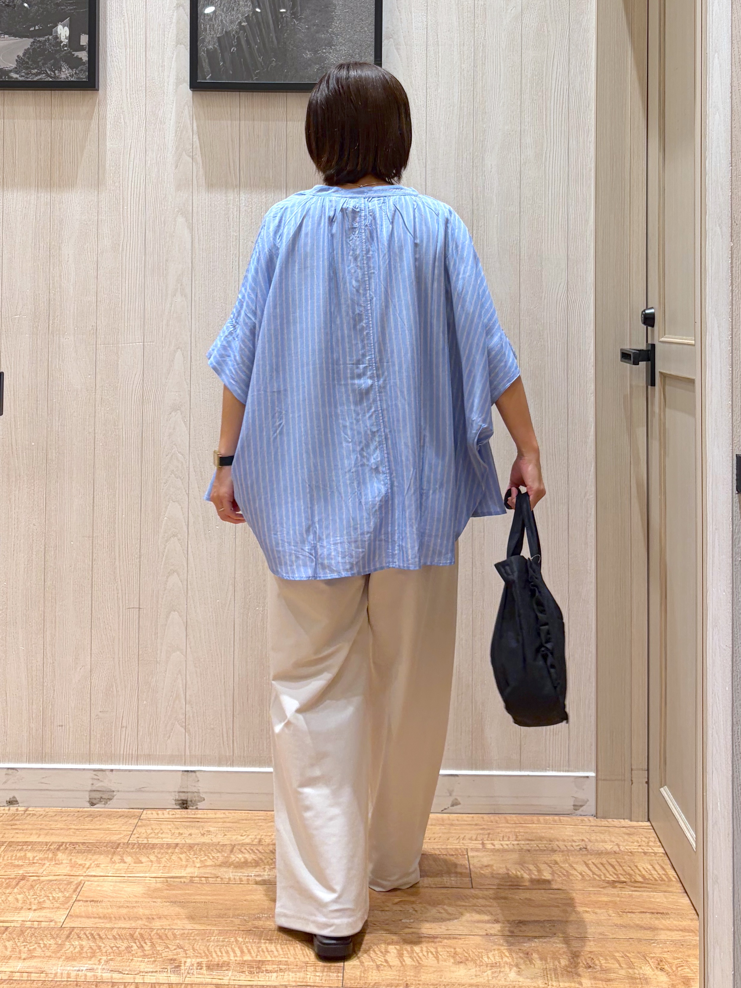 shirayuuuさんの「SHOO･LA･RUE｜【洗濯機可/体型カバー】二の腕隠れる ゆるっとドルマンバンドカラーシャツ」を使ったコーディネート