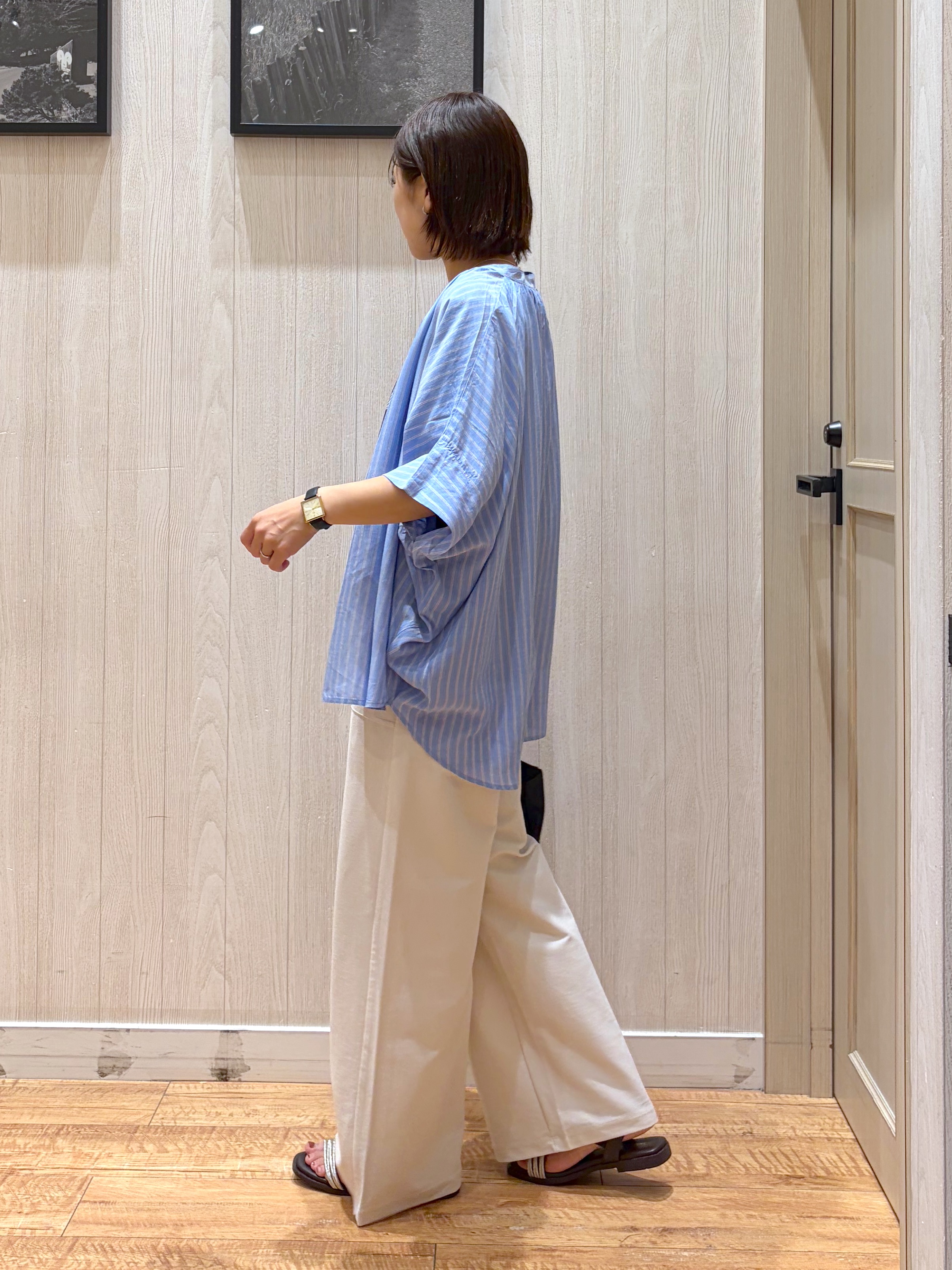 shirayuuuさんの「SHOO･LA･RUE｜【洗濯機可/体型カバー】二の腕隠れる ゆるっとドルマンバンドカラーシャツ」を使ったコーディネート