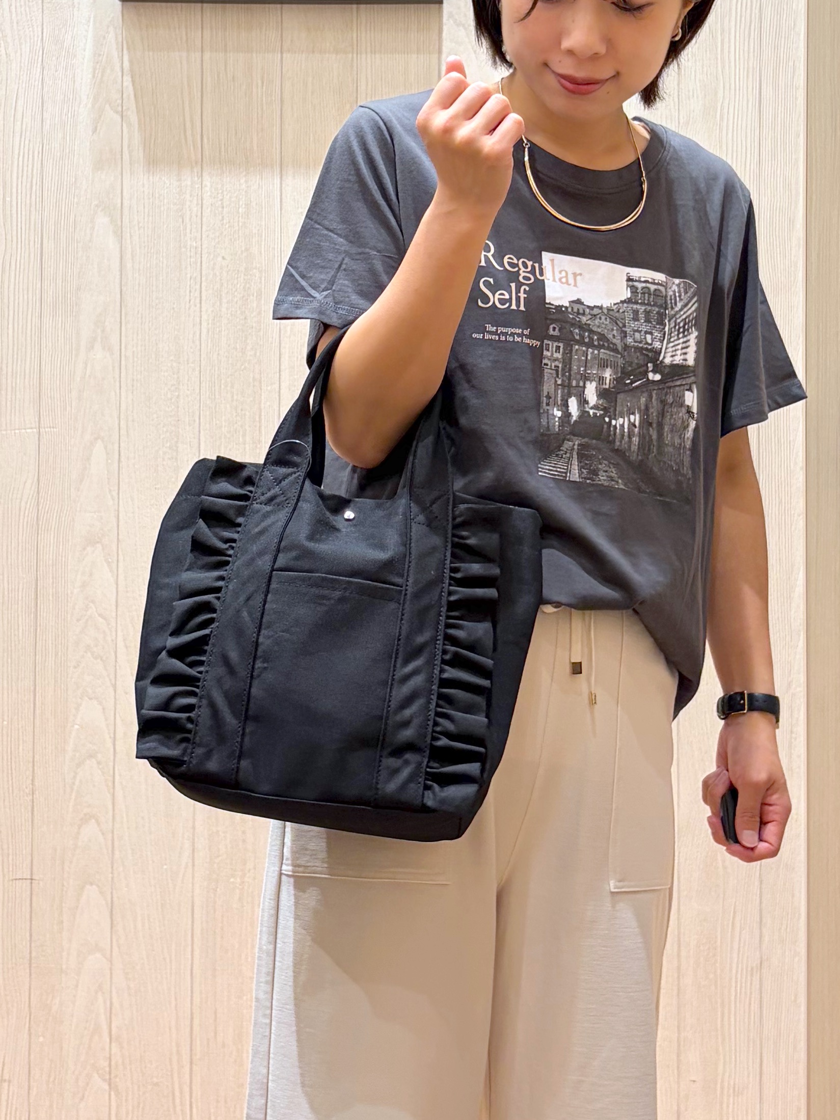 shirayuuuさんの「SHOO･LA･RUE｜【洗濯機可/体型カバー】二の腕隠れる ゆるっとドルマンバンドカラーシャツ」を使ったコーディネート