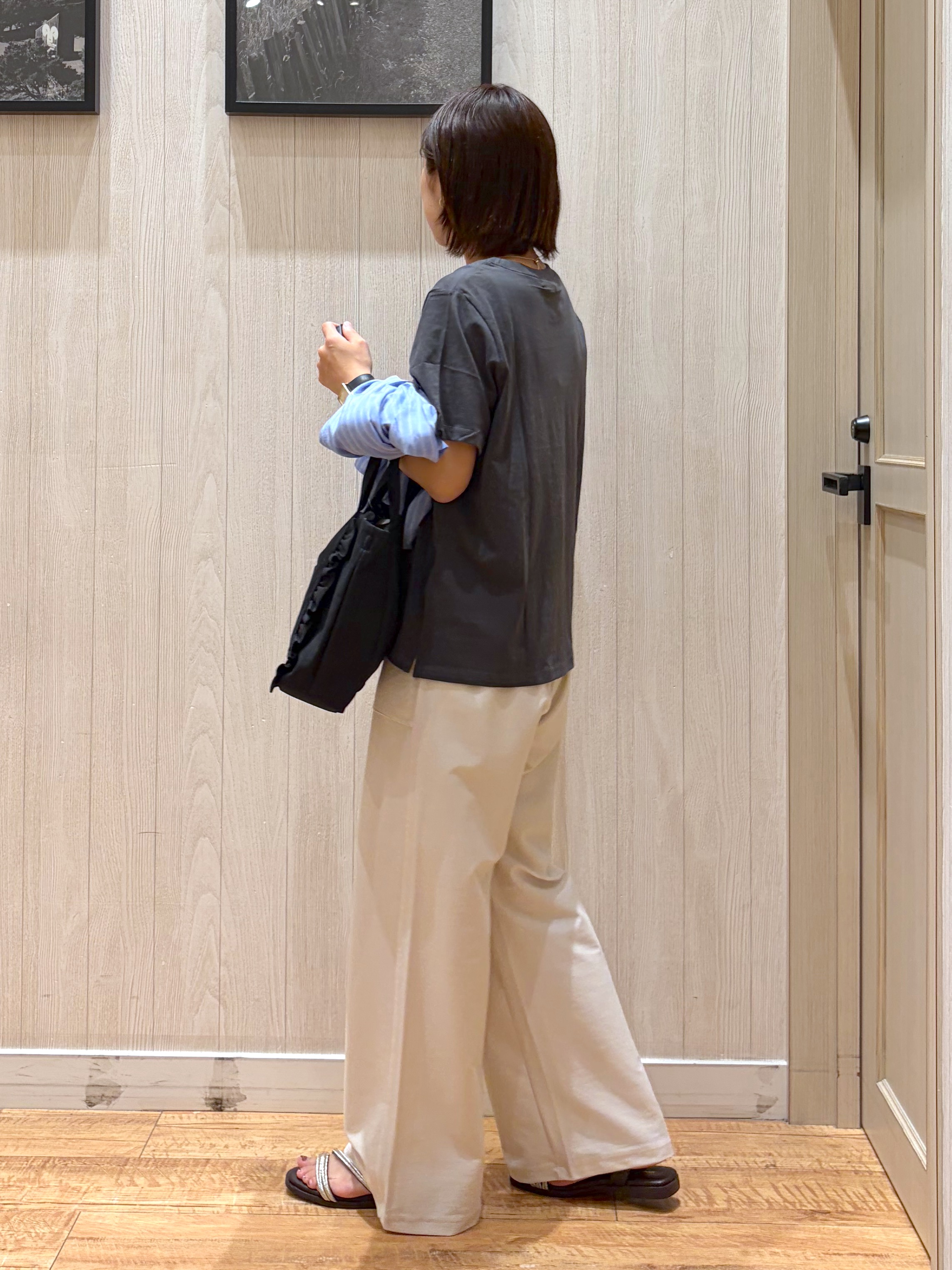 shirayuuuさんの「SHOO･LA･RUE｜【洗濯機可/体型カバー】二の腕隠れる ゆるっとドルマンバンドカラーシャツ」を使ったコーディネート