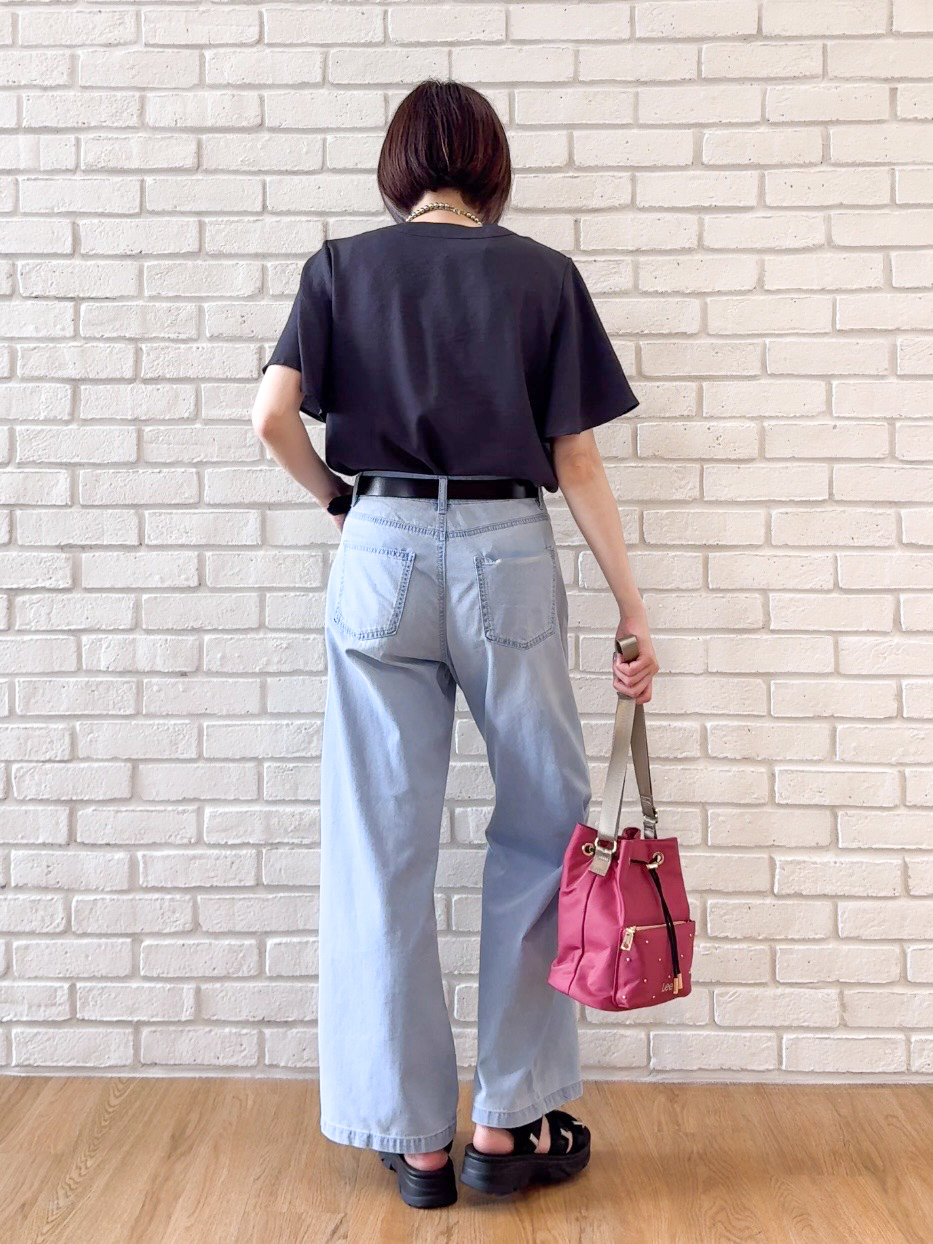 𝐜𝐡𝐢𝐤𝐚さんの「SHOO･LA･RUE｜【セットアップ可/洗濯機可】サラっと着られる 麻調Ⅴネックタックブラウス」を使ったコーディネート