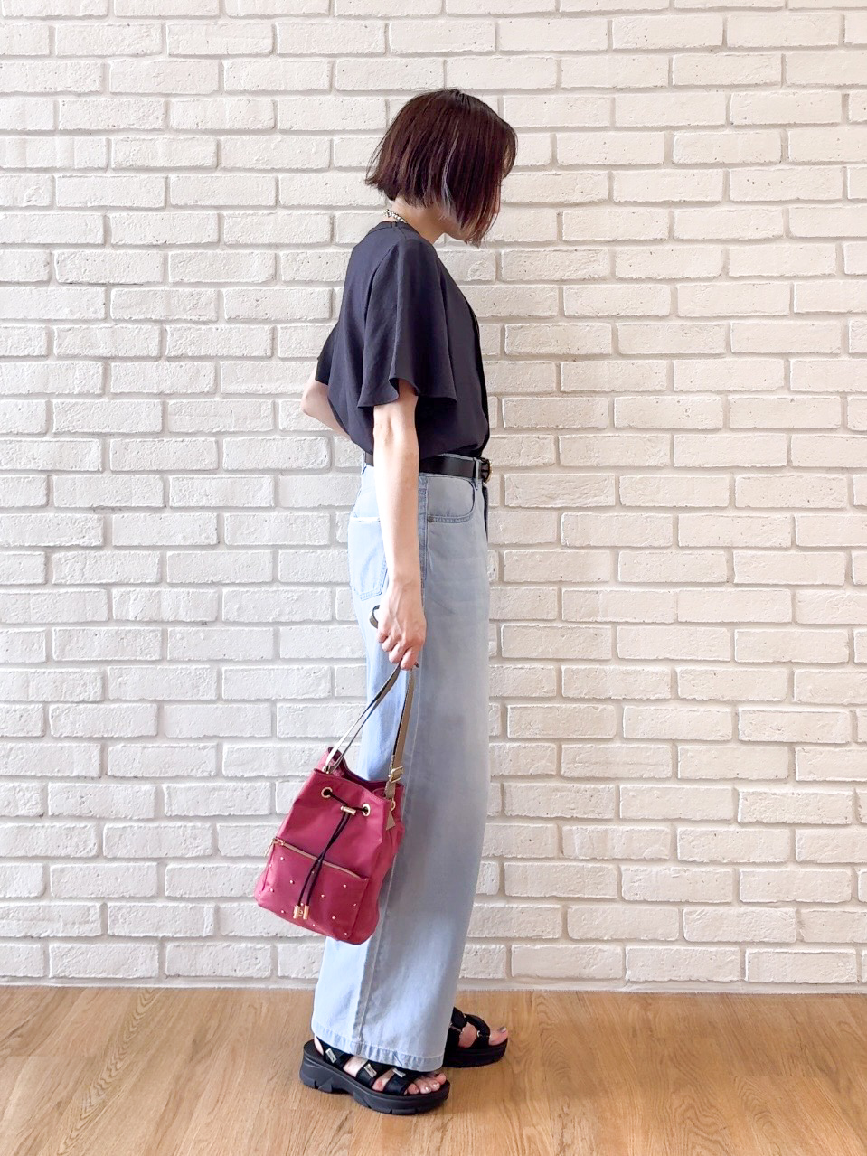 𝐜𝐡𝐢𝐤𝐚さんの「SHOO･LA･RUE｜【セットアップ可/洗濯機可】サラっと着られる 麻調Ⅴネックタックブラウス」を使ったコーディネート
