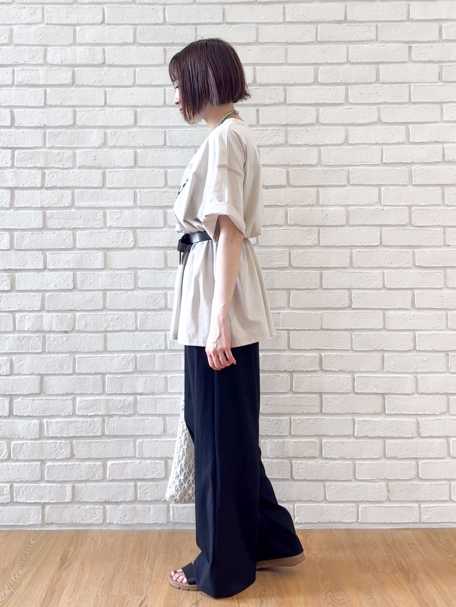 𝐜𝐡𝐢𝐤𝐚さんの「SHOO･LA･RUE｜【体型カバー】ゆるっとBIGアソートTシャツ」を使ったコーディネート