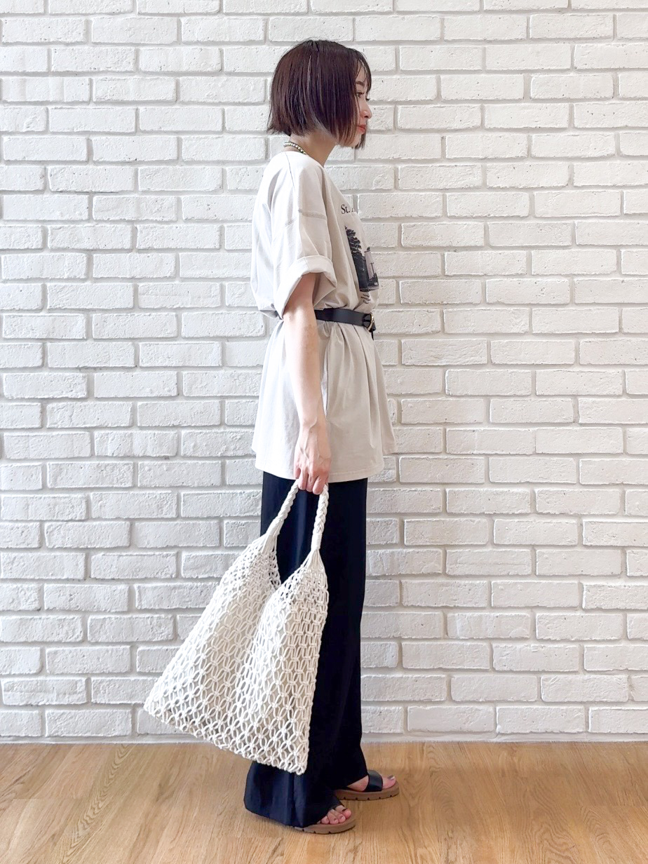 𝐜𝐡𝐢𝐤𝐚さんの「SHOO･LA･RUE｜【体型カバー】ゆるっとBIGアソートTシャツ」を使ったコーディネート